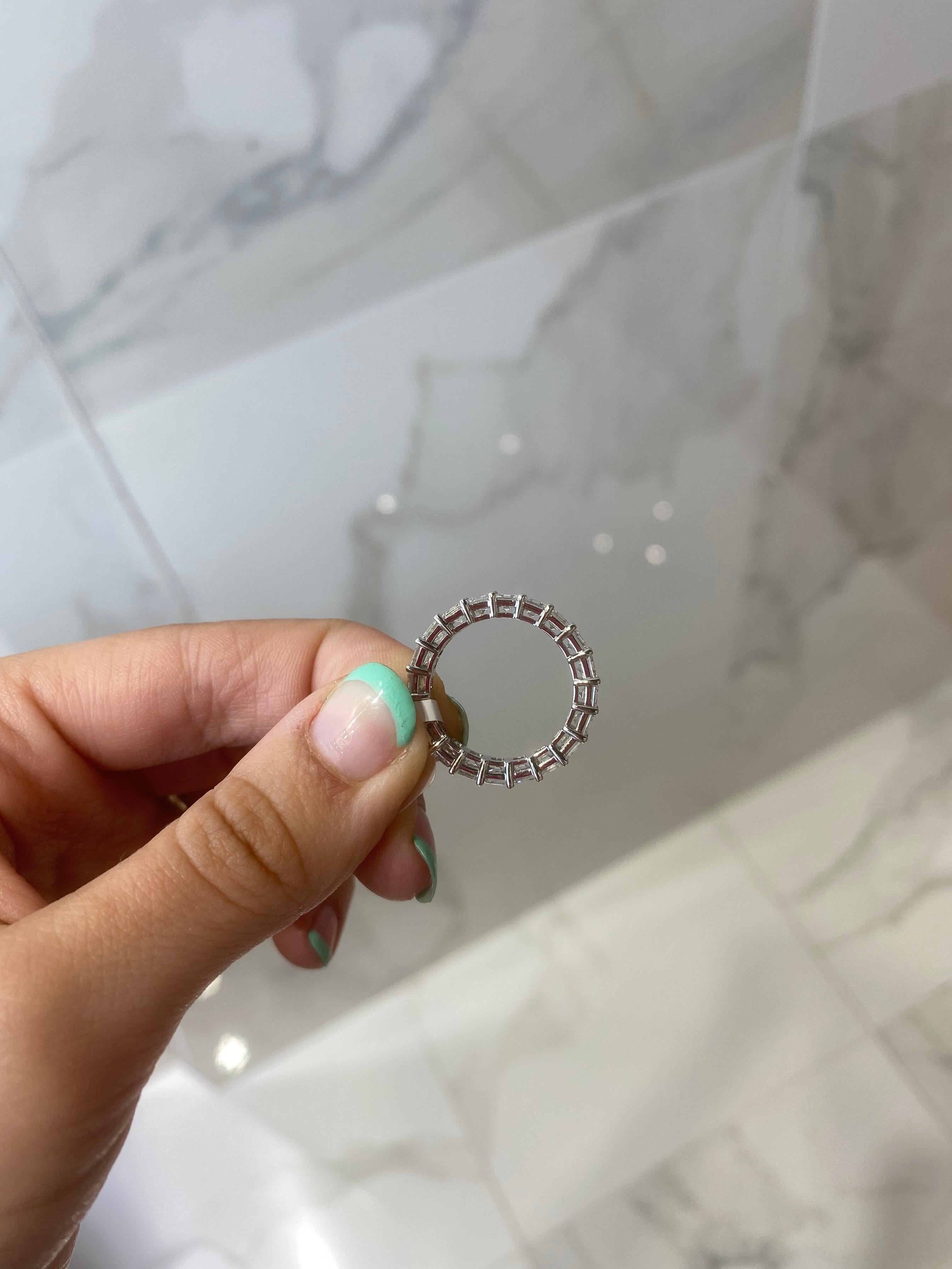 Anillo de eternidad de platino con diamantes talla Asscher de 3,96 ctw en venta 1