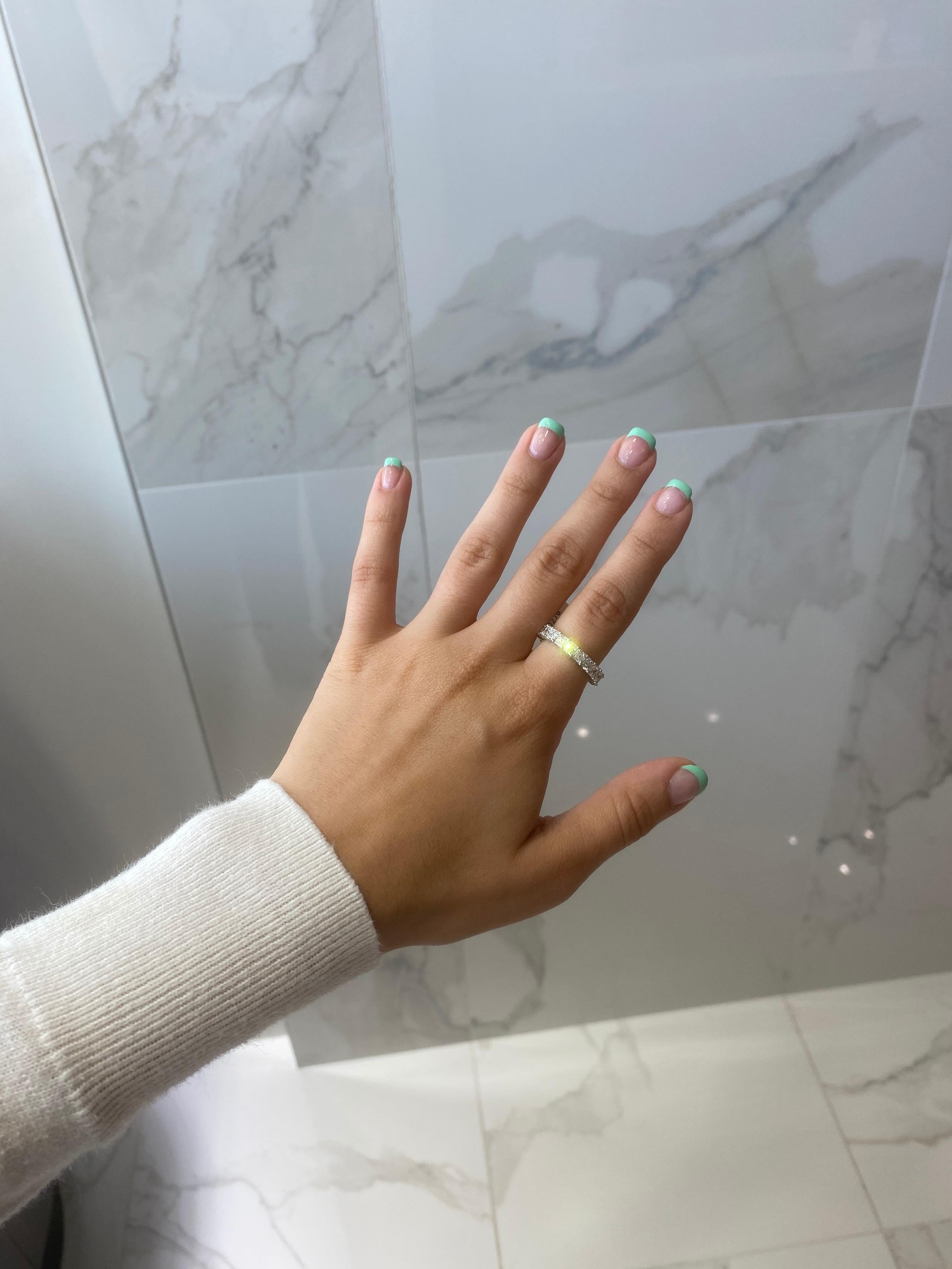Anillo de eternidad de platino con diamantes talla Asscher de 3,96 ctw en venta 2