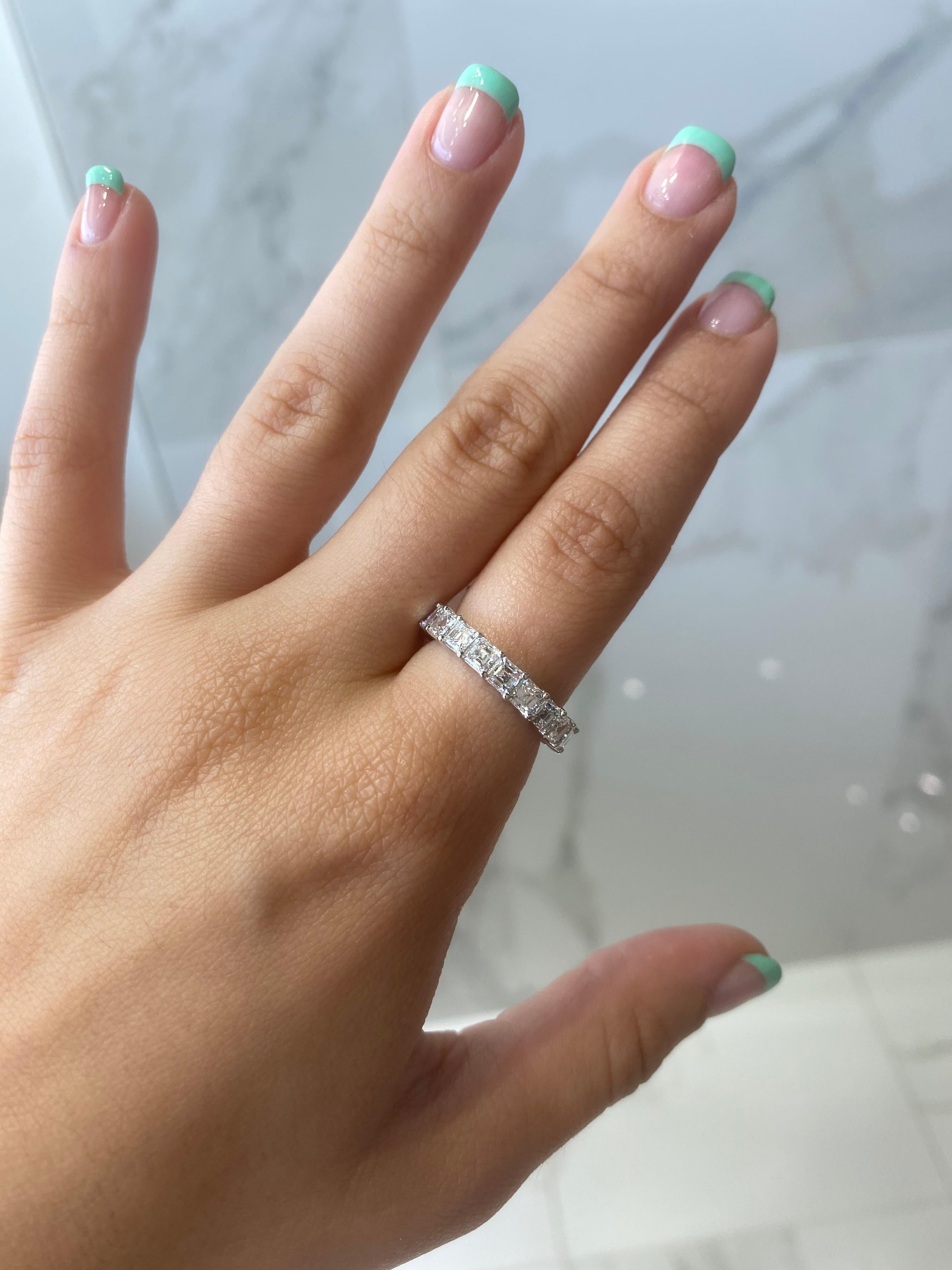 Anillo de eternidad de platino con diamantes talla Asscher de 3,96 ctw en venta 3