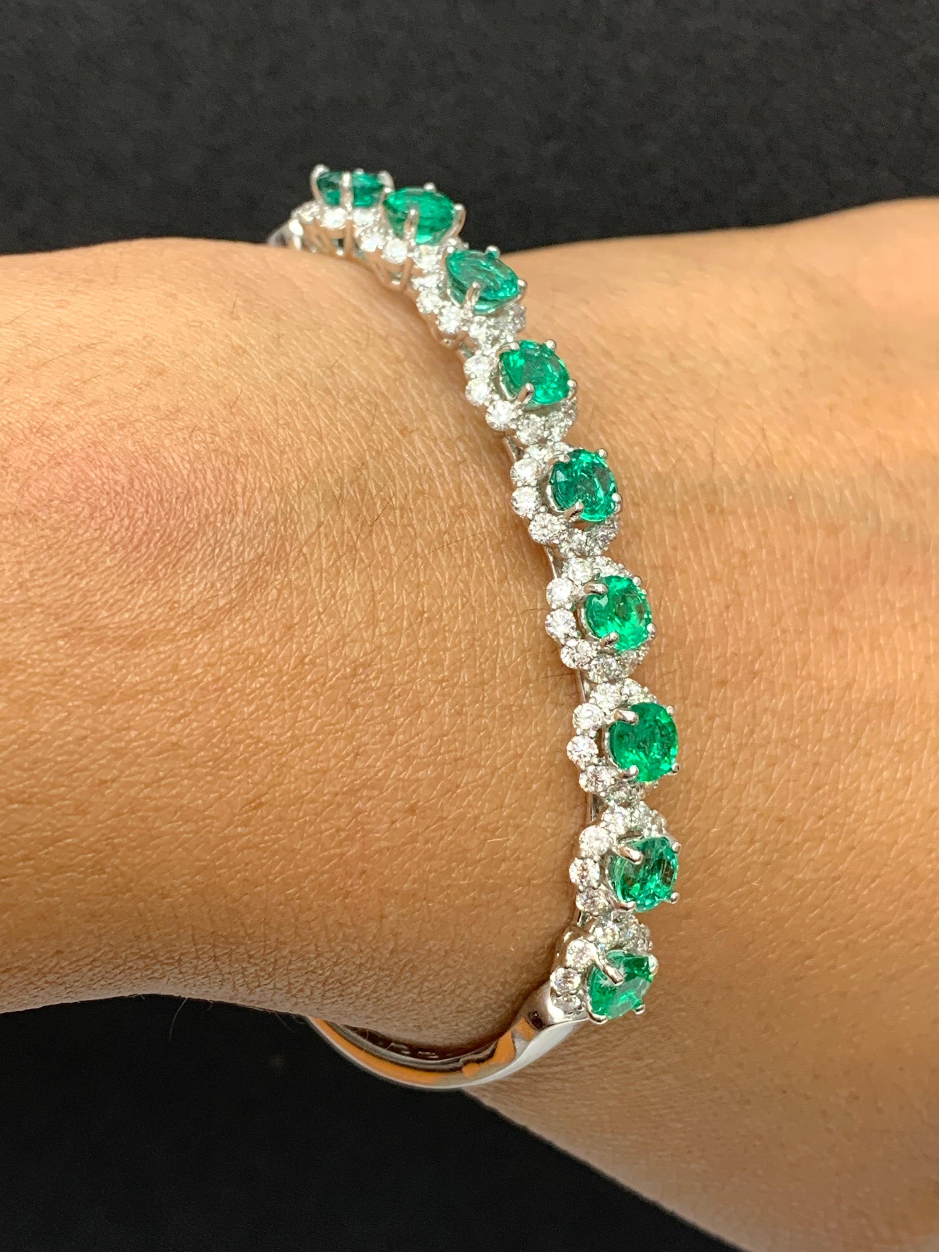 Contemporary 3.97 Carat Brilliant Cut Emerald and Diamond Bangle Bracelet in 18k White Gold For Sale