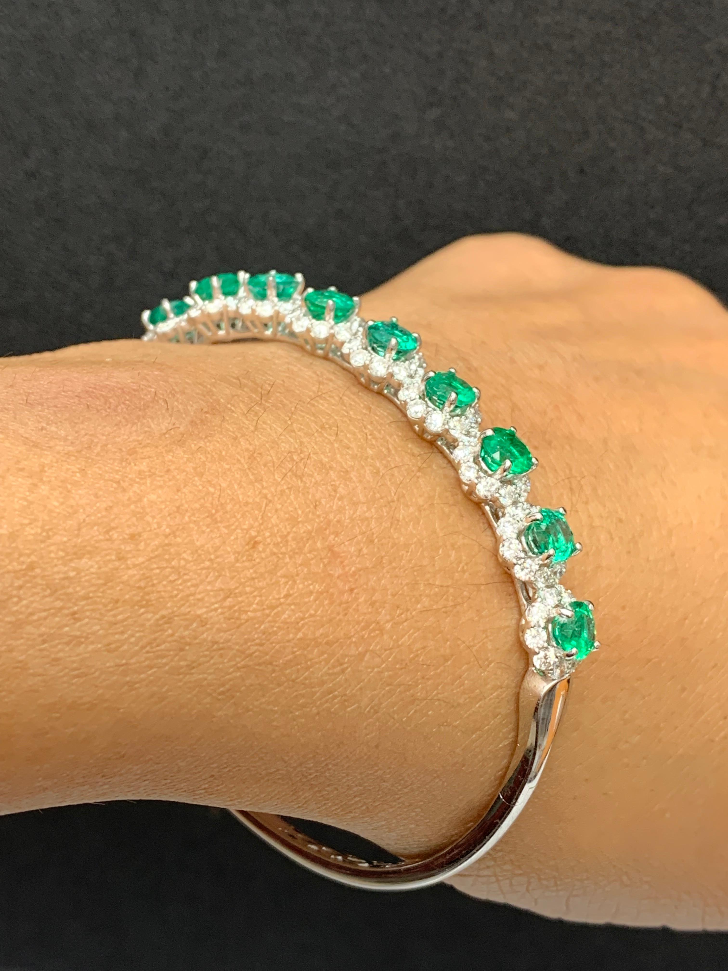 3.97 Carat Brilliant Cut Emerald and Diamond Bangle Bracelet in 18k White Gold In New Condition For Sale In NEW YORK, NY