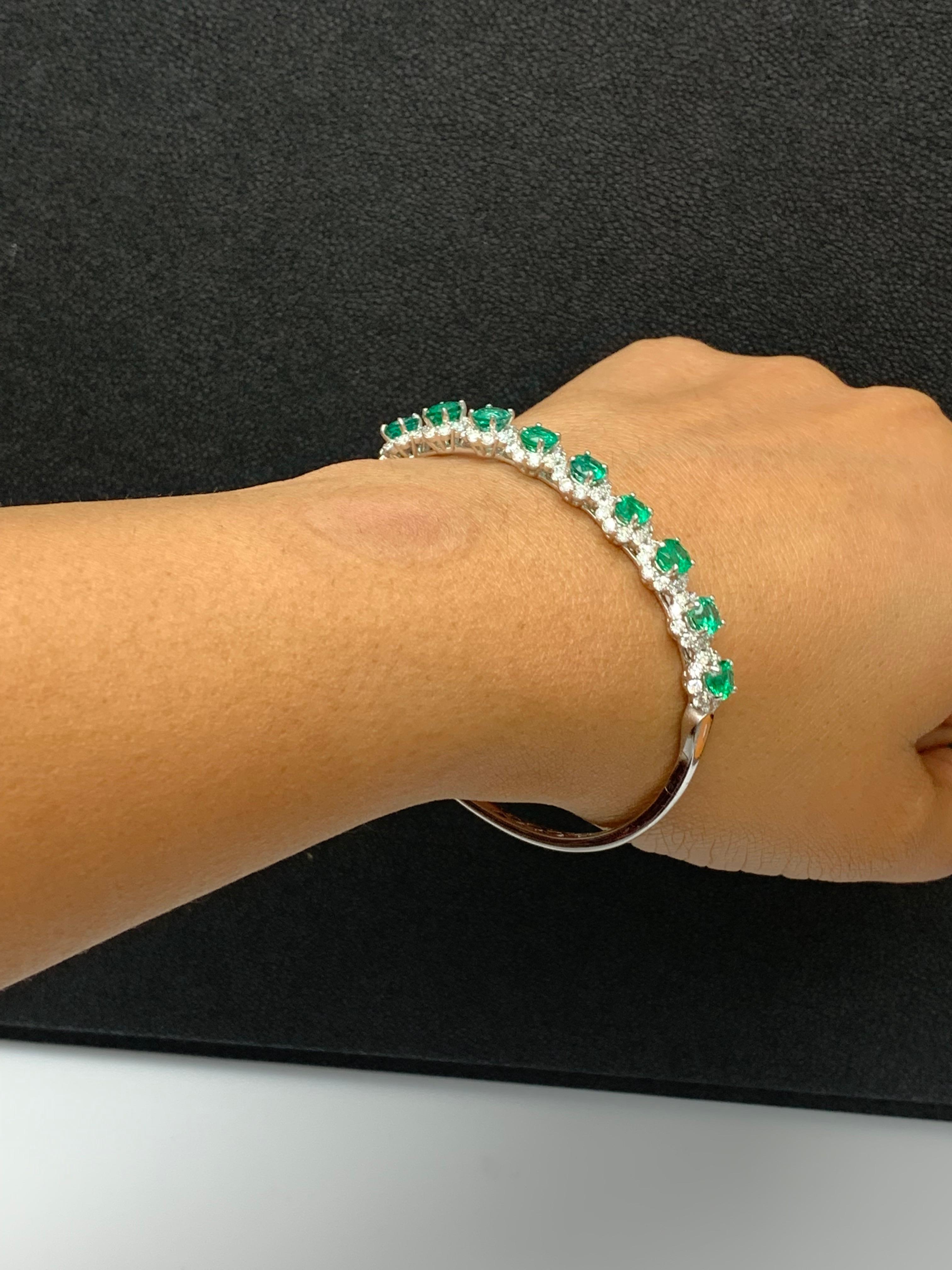 3.97 Carat Brilliant Cut Emerald and Diamond Bangle Bracelet in 18k White Gold For Sale 1