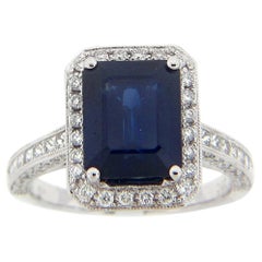 Anillo de zafiro y diamantes talla esmeralda de 3,97 quilates