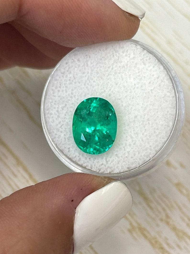 3,97 Quilates Esmeralda Verde Colombiana Muzo Talla Oval - Gema Natal de Mayo Corte oval en venta