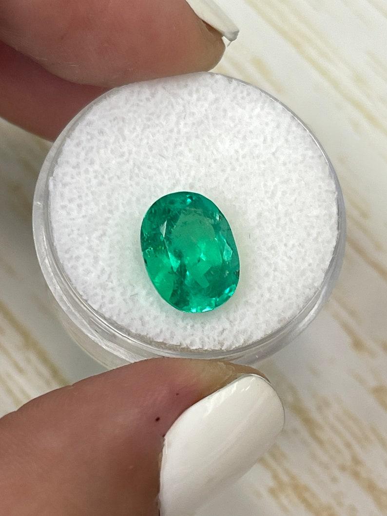 3,97 Quilates Esmeralda Verde Colombiana Muzo Talla Oval - Gema Natal de Mayo en Nuevo estado para la venta en Jupiter, FL