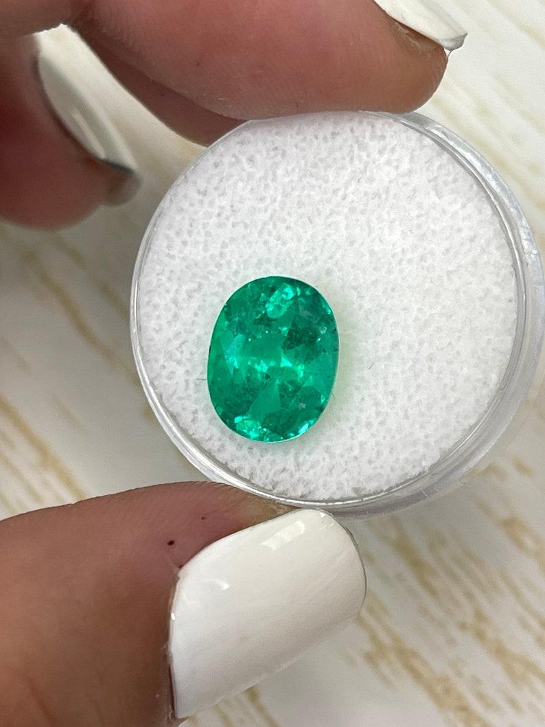 Femenino o masculino 3,97 Quilates Esmeralda Verde Colombiana Muzo Talla Oval - Gema Natal de Mayo en venta