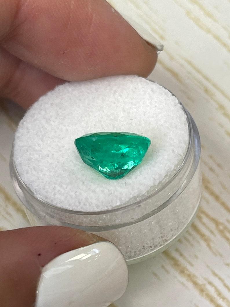 3,97 Quilates Esmeralda Verde Colombiana Muzo Talla Oval - Gema Natal de Mayo en venta 1