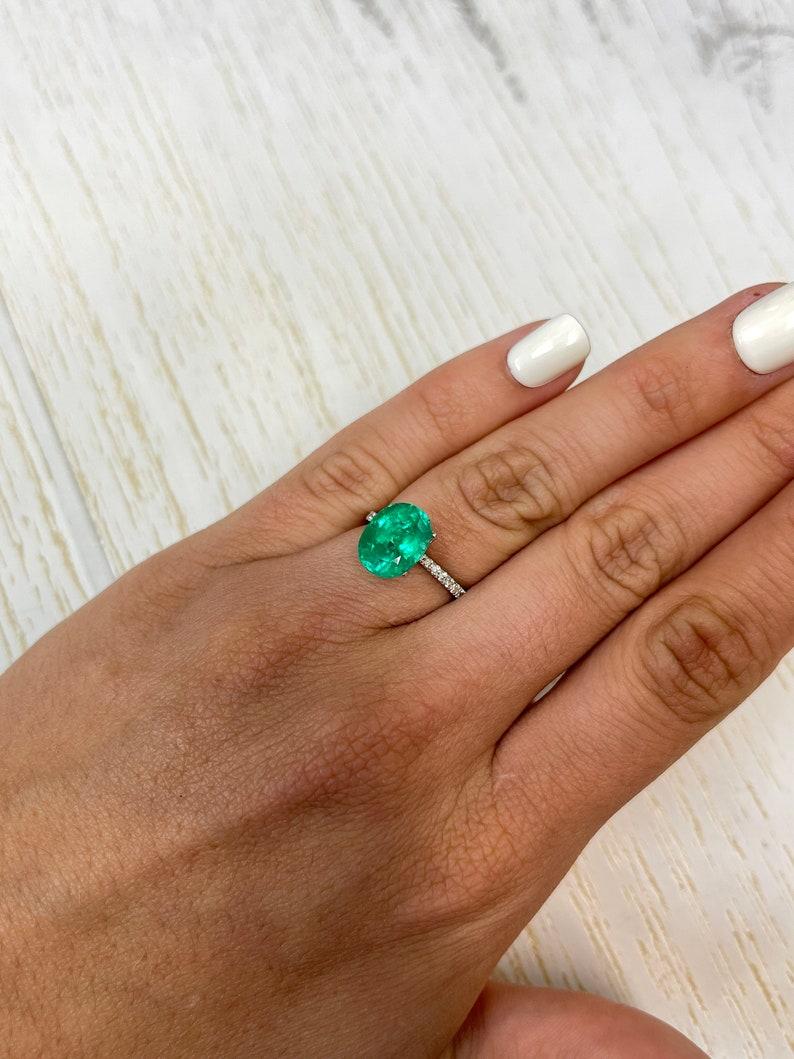 3,97 Quilates Esmeralda Verde Colombiana Muzo Talla Oval - Gema Natal de Mayo en venta 3