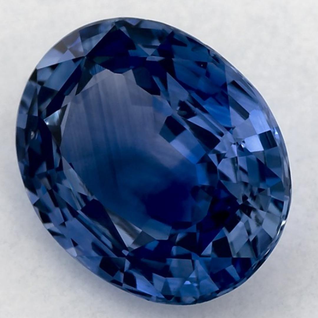 Questo zaffiro blu naturale offre eleganza e raffinatezza. Con la sua ricca saturazione del colore e il taglio preciso, è il centro perfetto per un anello di fidanzamento o un design di gioielli di lusso.

Questo zaffiro proviene dallo Sri Lanka