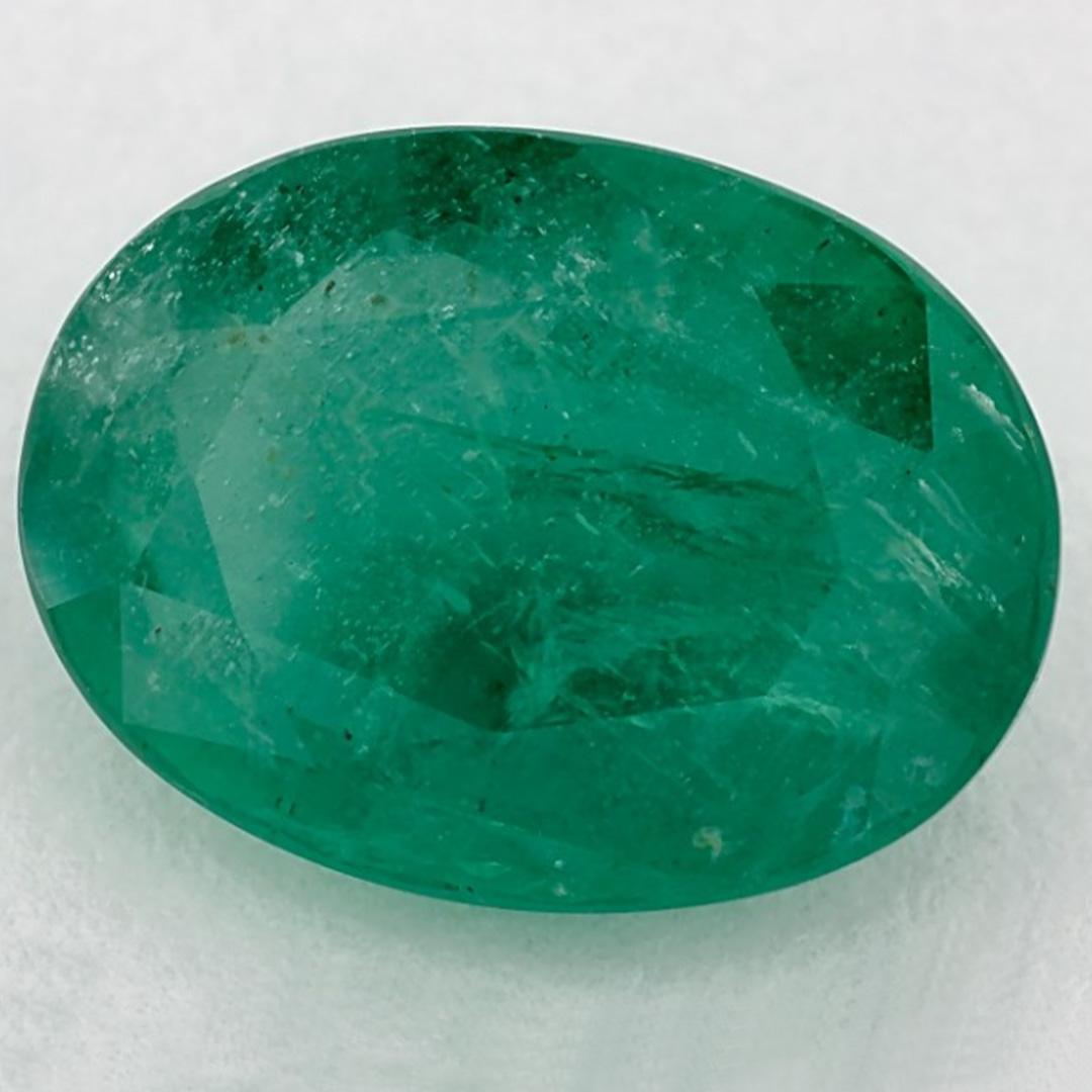 Con una vibrante tonalità di colore verde, la pietra natale di maggio è un simbolo della rinnovata crescita primaverile. 

Esplora la vivace collezione di smeraldi, rubini e zaffiri nel nostro negozio, disponibili come gemme sciolte e abbinabili