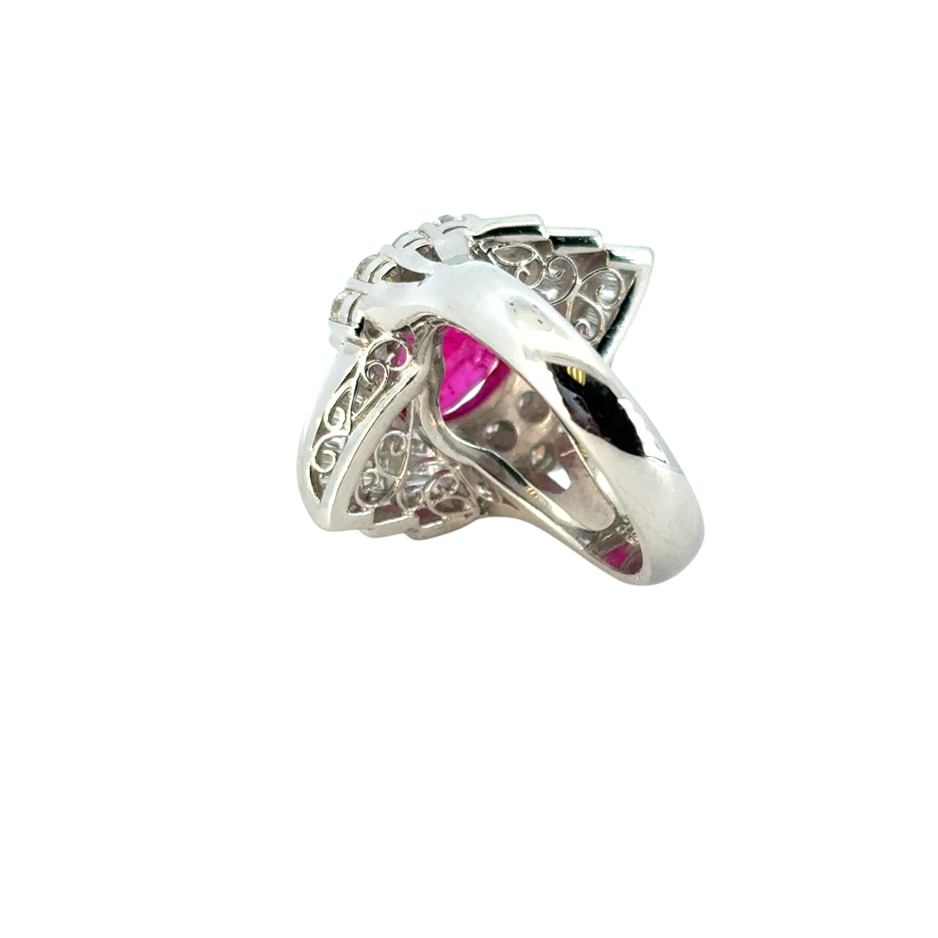 Anillo de cóctel de platino con diamante y rubí talla cojín de 3,97 ctw en venta 1