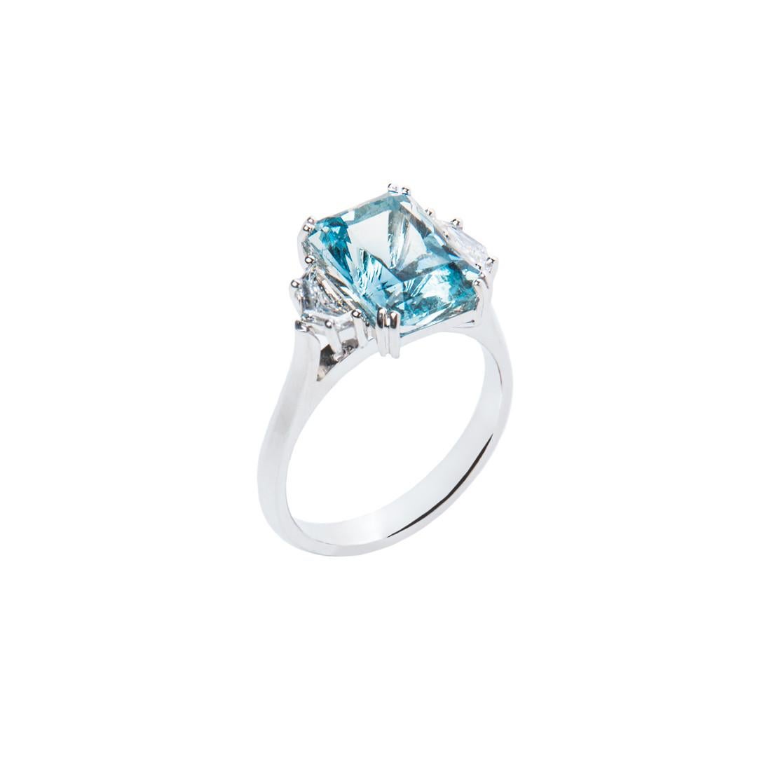 3.98 Carat Aquamarine Emerald Cut Diamond Three-Stone Ring Natalie Barney In New Condition For Sale In Crows Nest, NSW