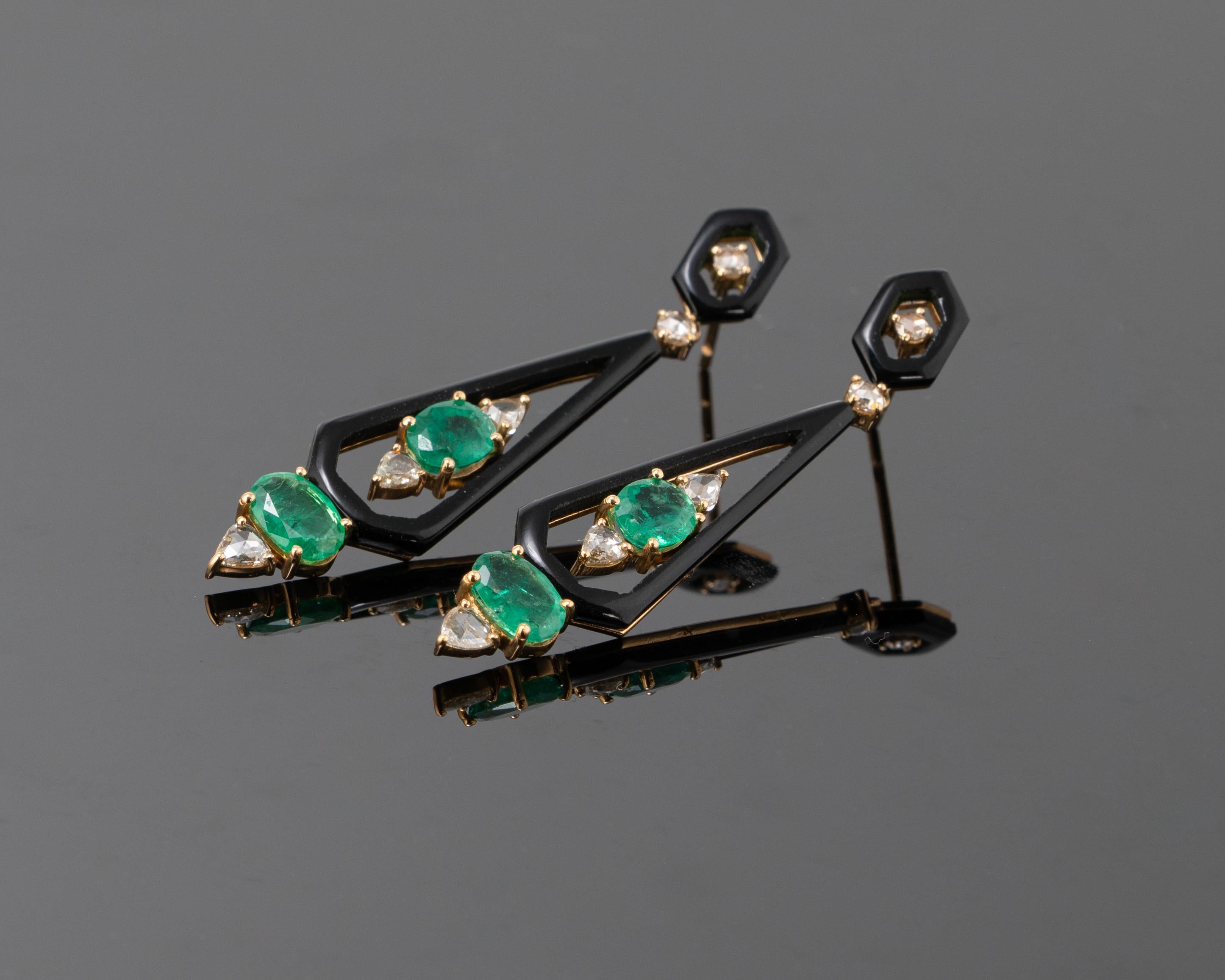 Art Deco 3.98 Carat Emerald, Diamond and Black Onyx Dangle Earring For Sale