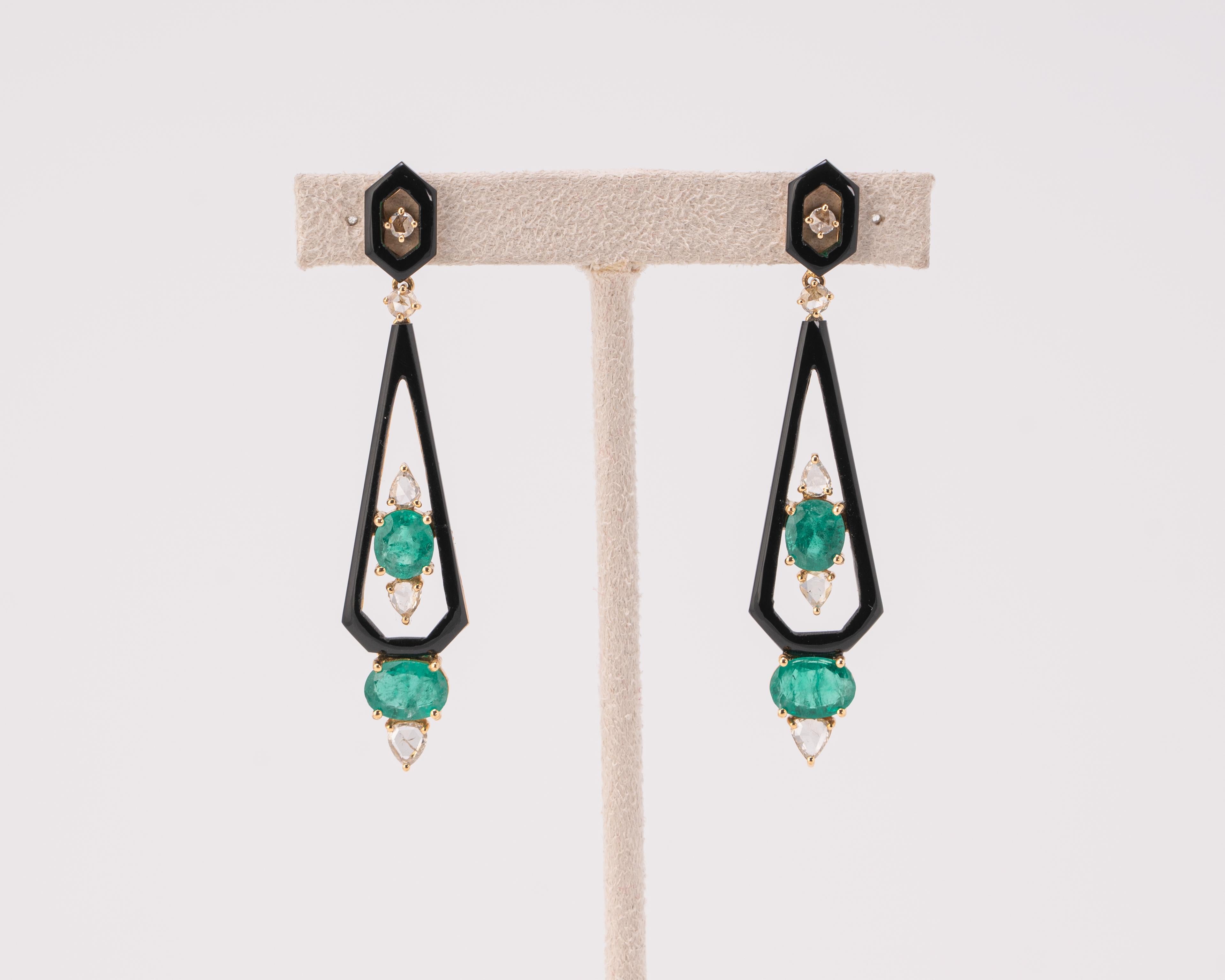 3.98 Carat Emerald, Diamond and Black Onyx Dangle Earring For Sale 1