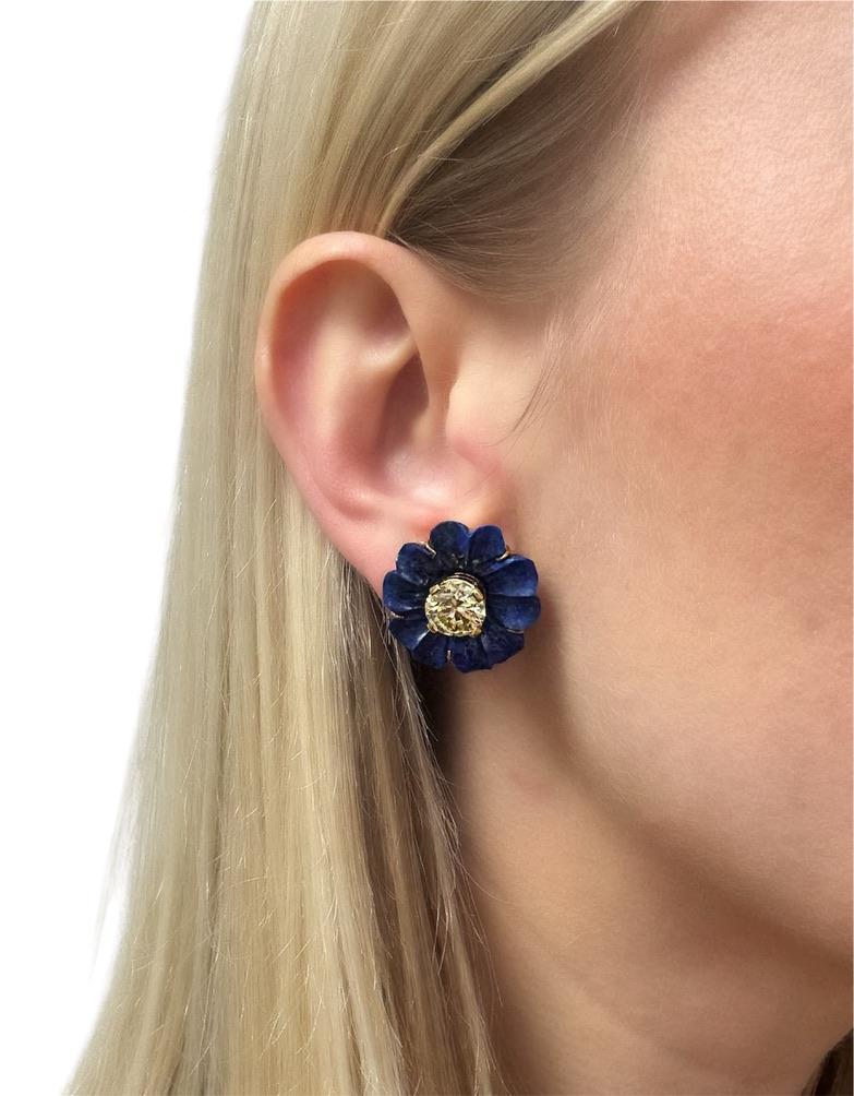 These fun earrings boast two natural fancy yellow round brilliant cut diamonds weighing 3.98 carats total. Mounted into beautiful carved lapis lazuli flowers. Perfect for a party!

Backings: screw back clips
Stamp: 14Kt
Metal: 14K Yellow
