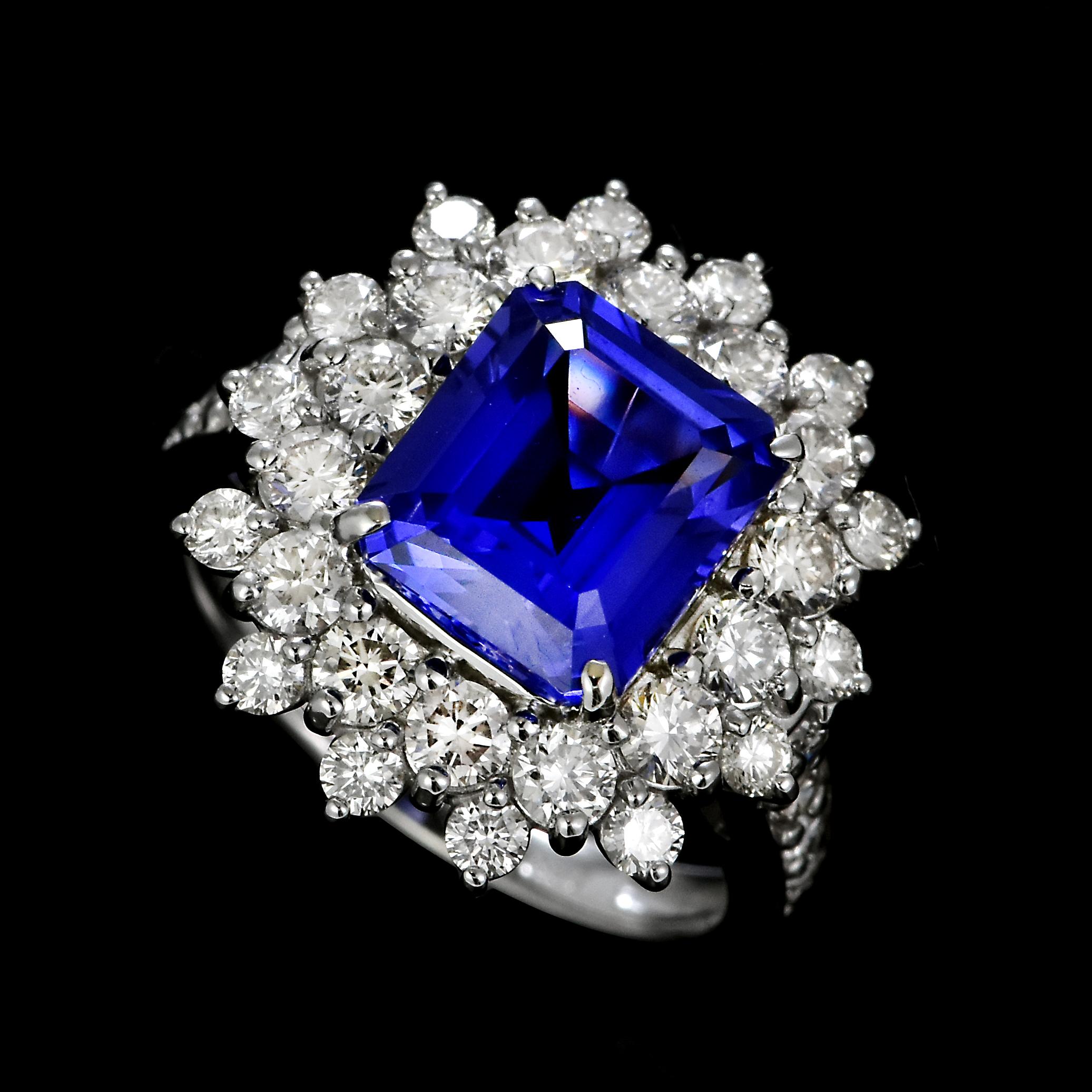 3.98 Carat Natural 'AAA' Tanzanite and Diamond Ring Made in Platinum In New Condition For Sale In Tokyo, JP