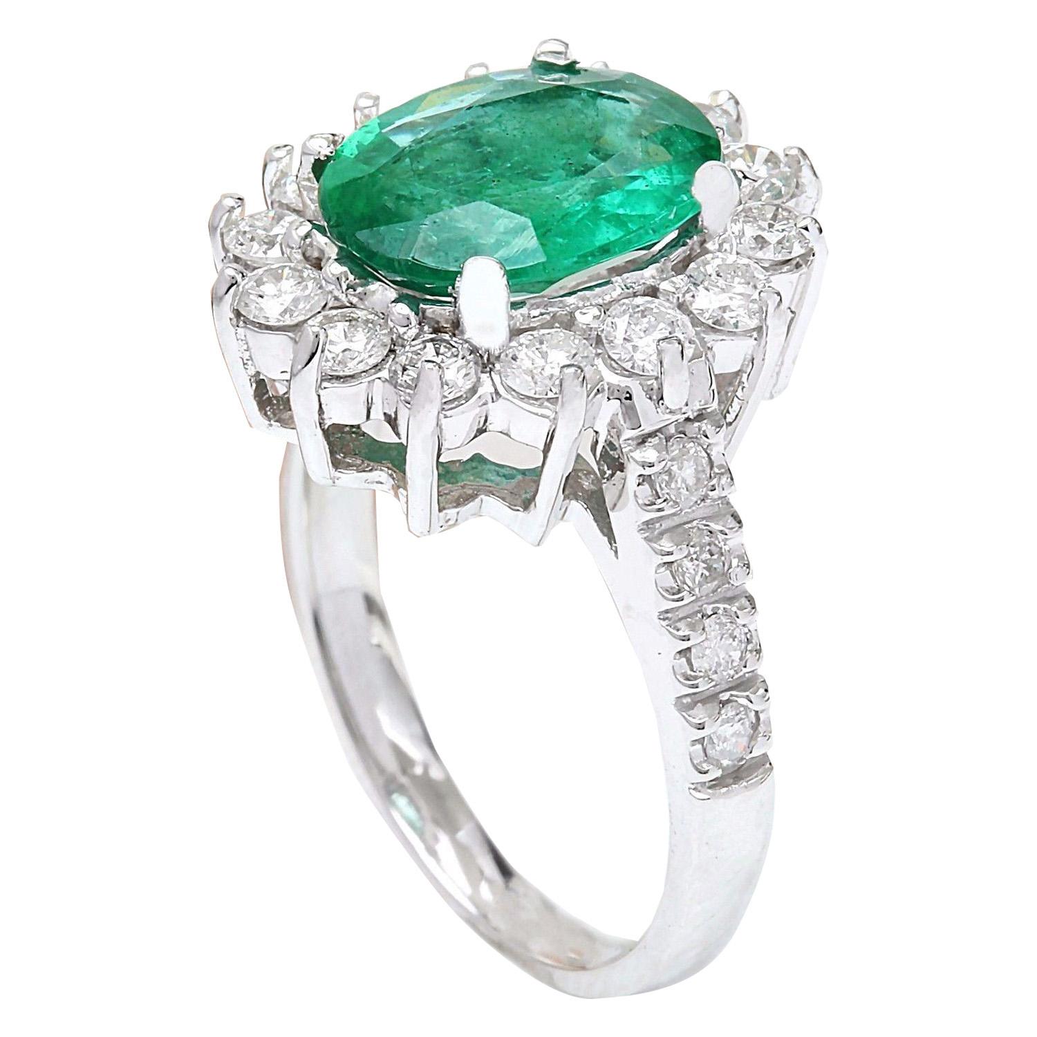 Emerald Diamond Ring In 14 Karat Solid White Gold In New Condition For Sale In Manhattan Beach, CA