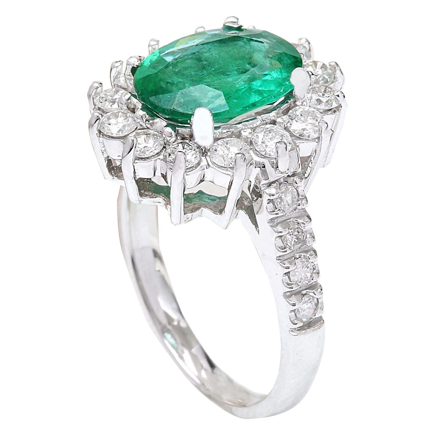 Emerald Diamond Ring In 14 Karat Solid White Gold  In New Condition For Sale In Los Angeles, CA