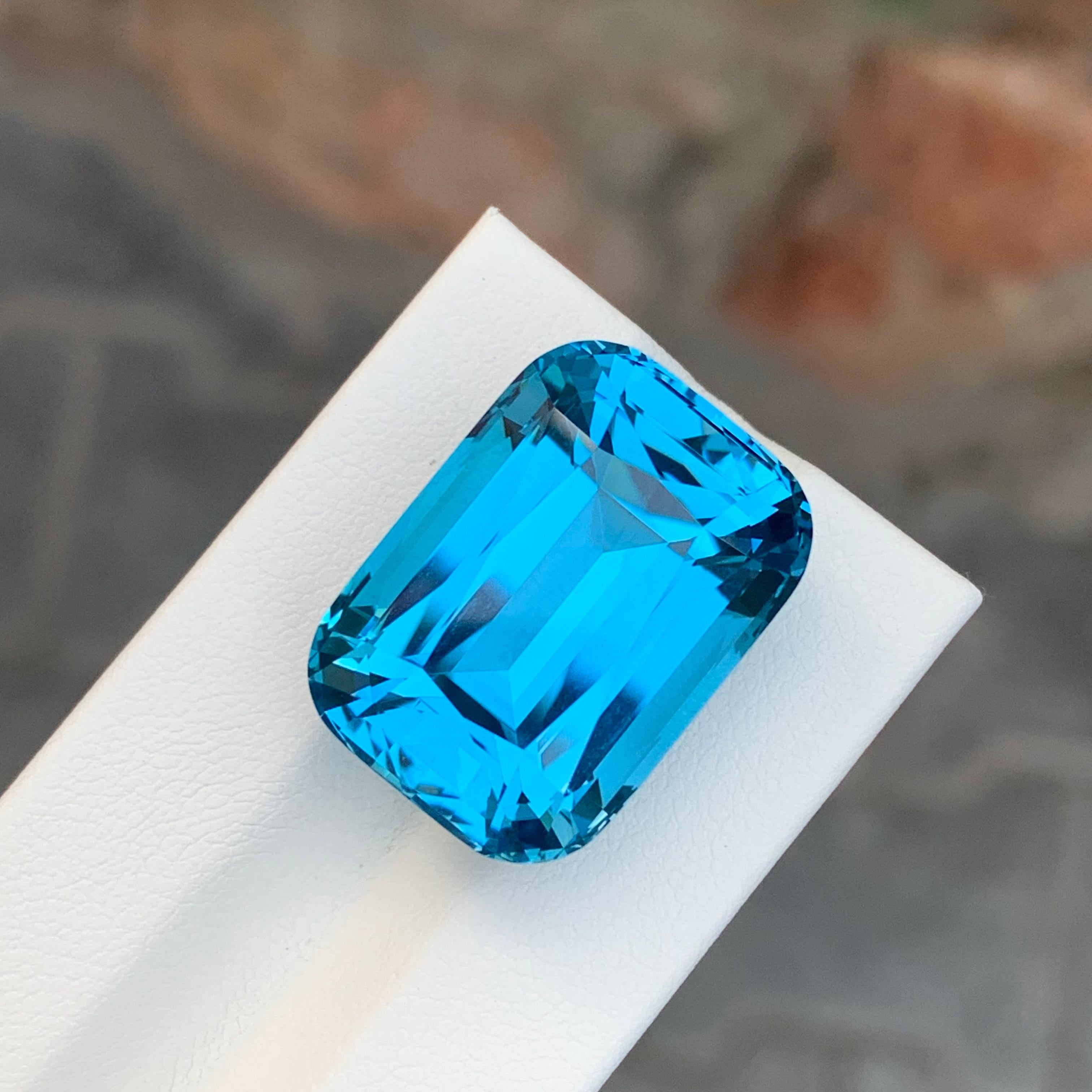 39,85 Karat Wunderschöner facettierter Schweizer Blautopas in Kissenform (Arts and Crafts) im Angebot