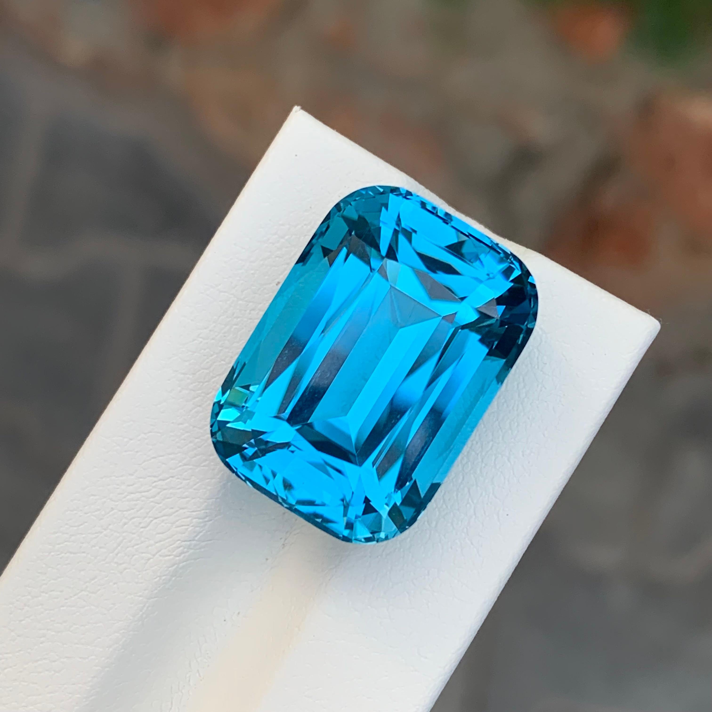 39,85 Karat Wunderschöner facettierter Schweizer Blautopas in Kissenform im Zustand „Neu“ im Angebot in Peshawar, PK