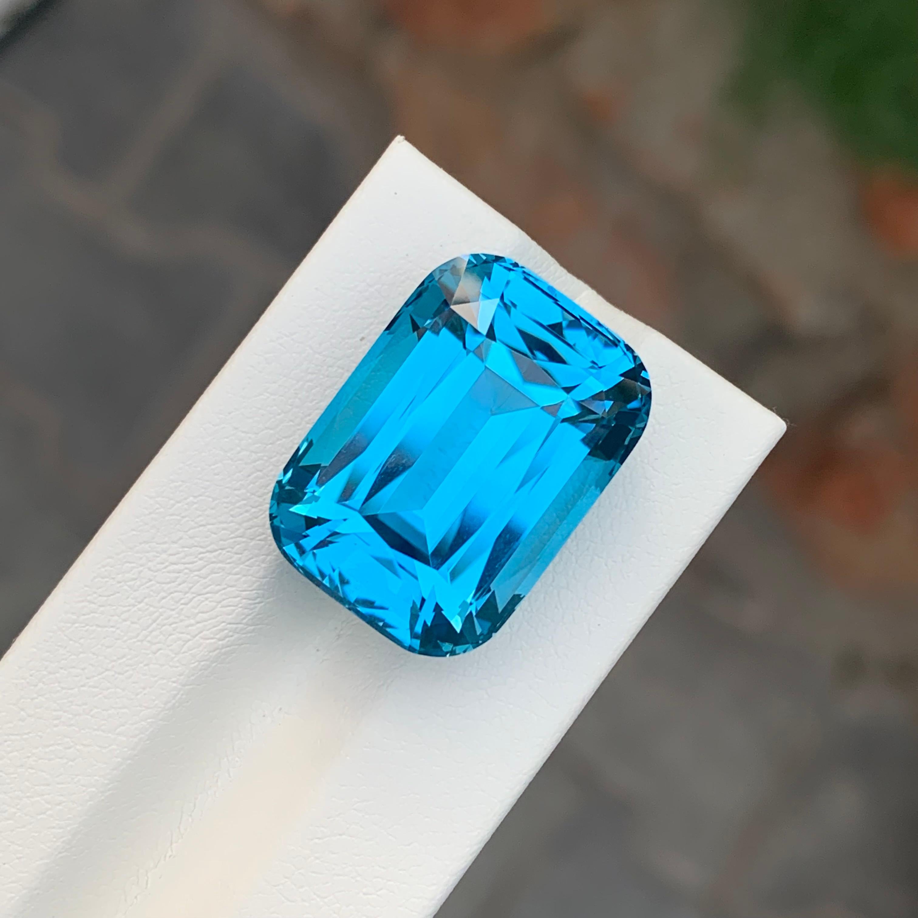 39,85 Karat Wunderschöner facettierter Schweizer Blautopas in Kissenform für Damen oder Herren im Angebot