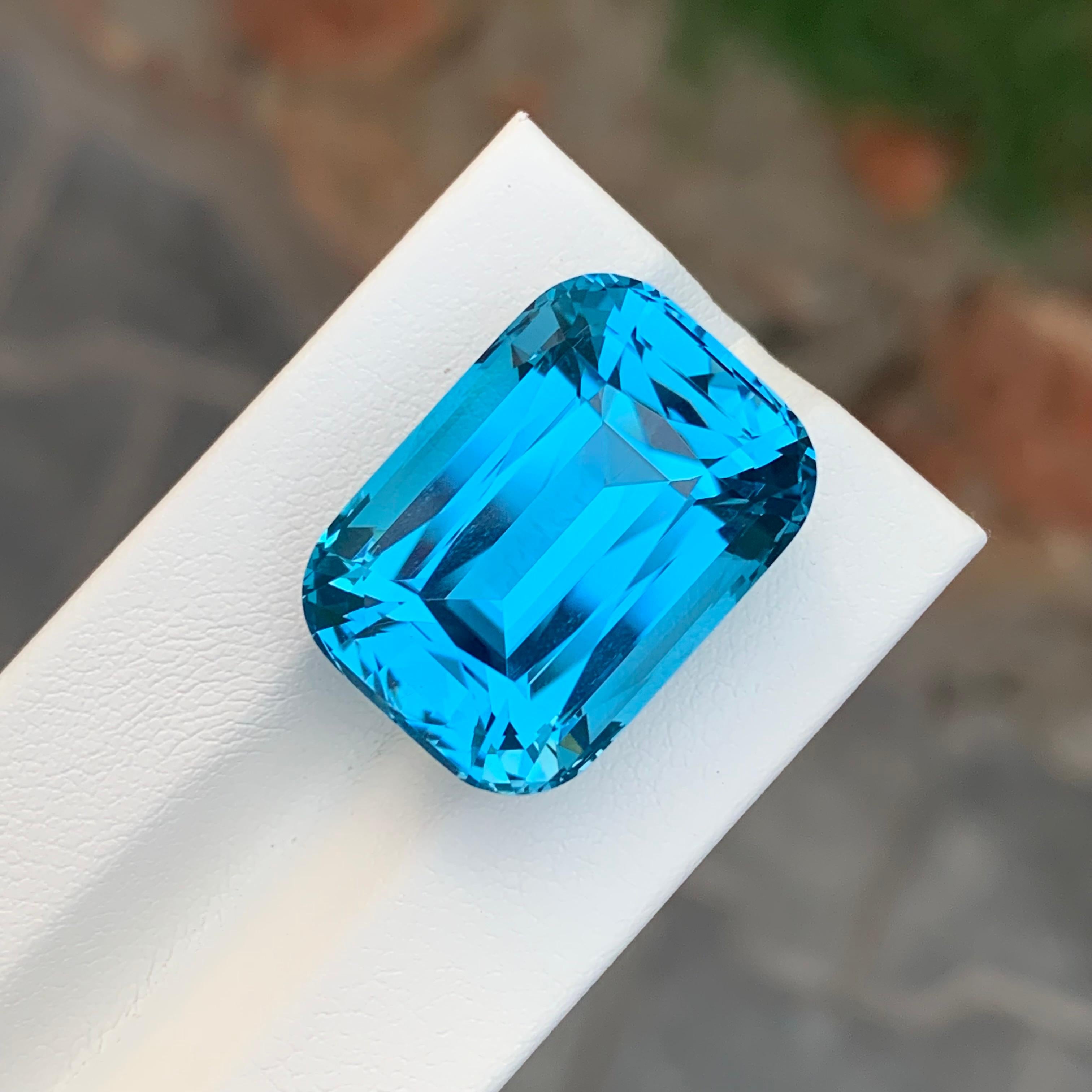 39,85 Karat Wunderschöner facettierter Schweizer Blautopas in Kissenform im Angebot 1