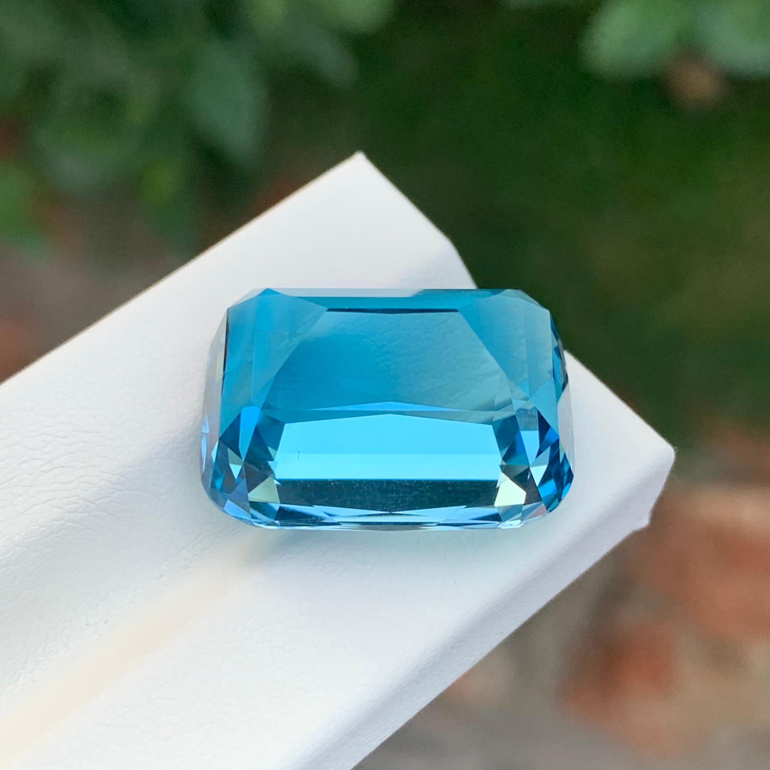 39,85 Karat Wunderschöner facettierter Schweizer Blautopas in Kissenform im Angebot 2