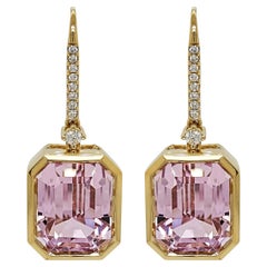 Orecchini in oro giallo con Kunzite e diamanti bianchi da 39,88 carati