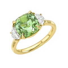 3(98) Tourmaline verte matelassée Diamant Bague à trois pierres Or jaune 18K