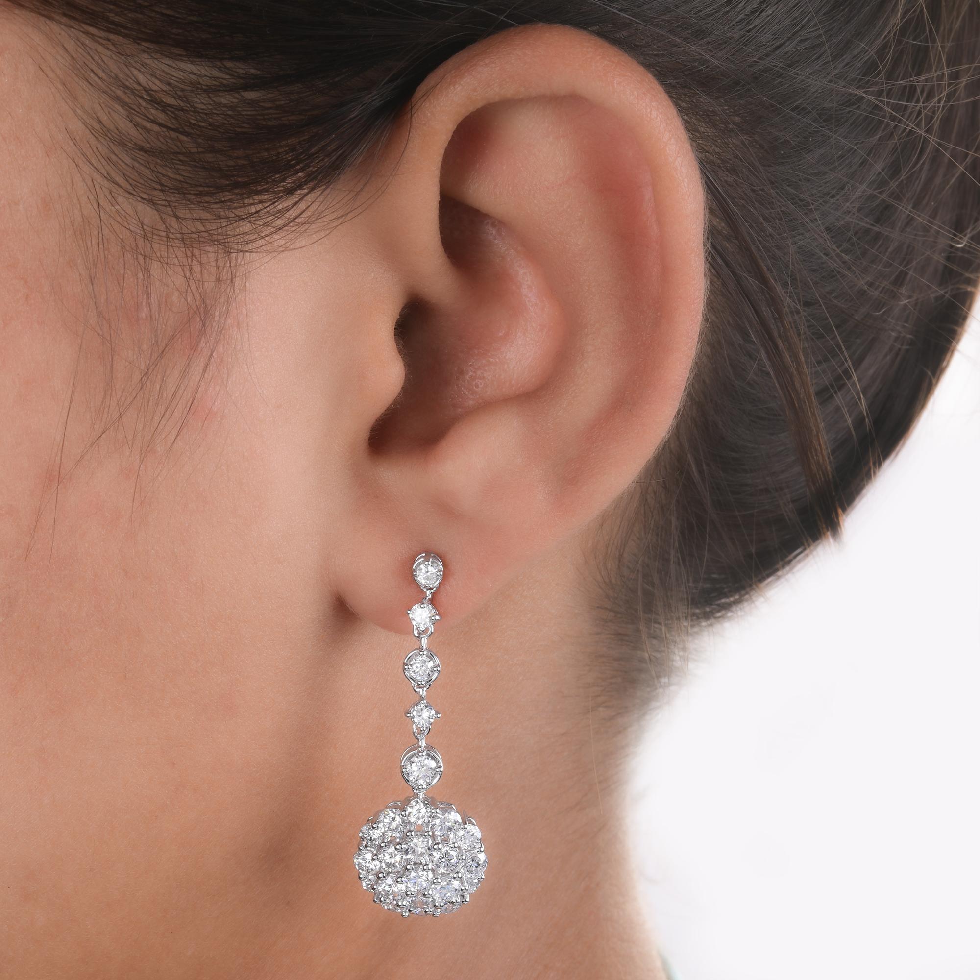 Taille ronde Boucles d'oreilles pendantes en or blanc 10 carats avec diamants de 3,99 carats, fabrication artisanale en vente
