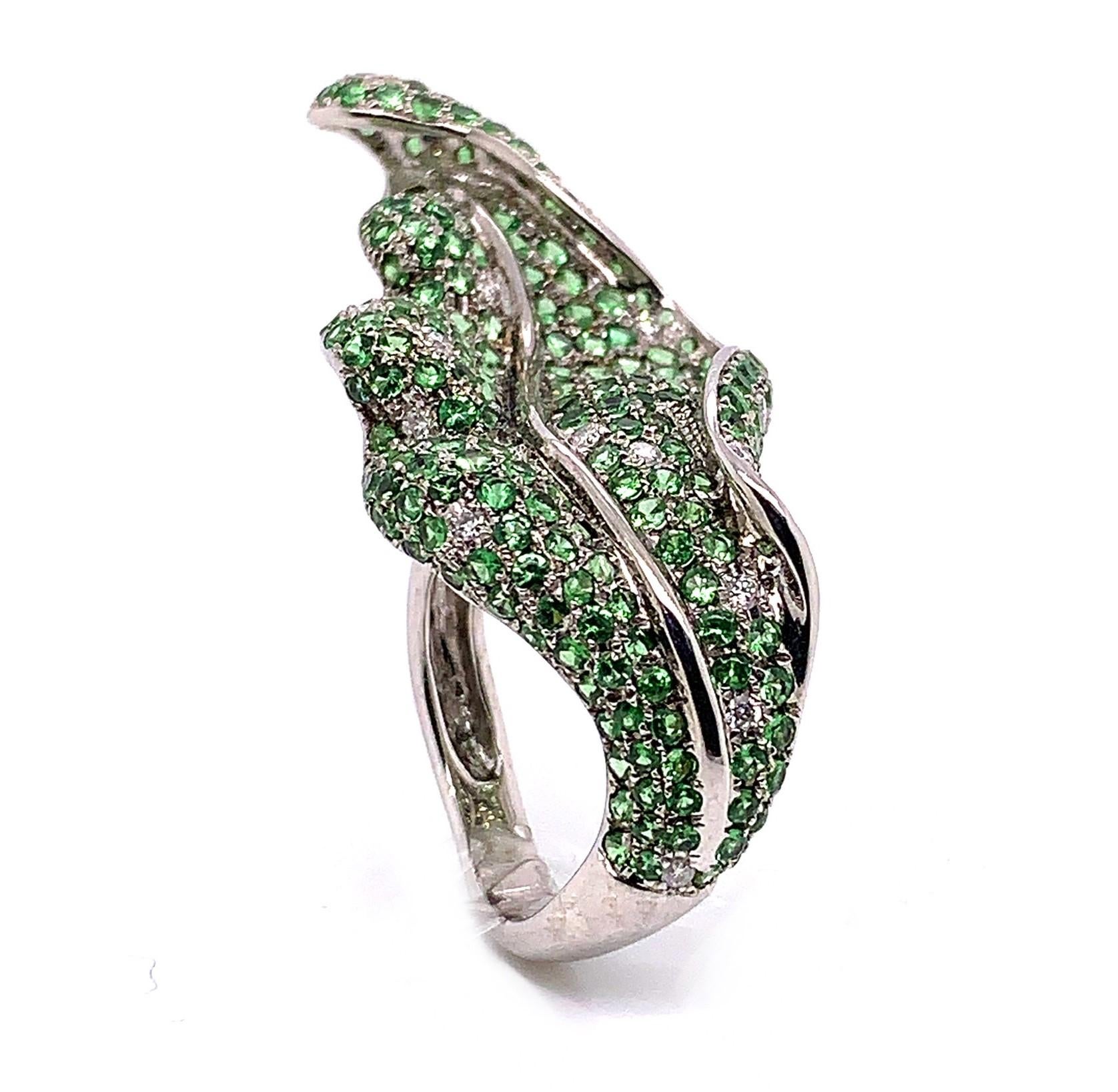 3.99 Carat Green Tsavorite and White Diamonds Leaf Ring made by Shimon's Creations is set with round brilliant cut diamonds in a pave setting on the leaf, featuring 3.75 carats of tsavorites and 0.24 carats of withe diamonds stones.
The leaves are