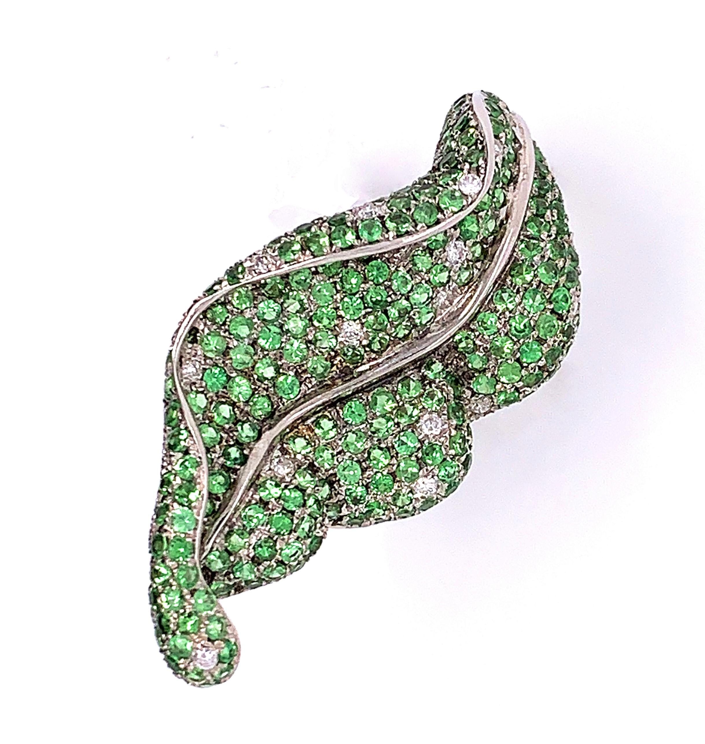 3.99 Carat Green Tsavorite and White Diamond Leaf Ring In New Condition In New York, NY
