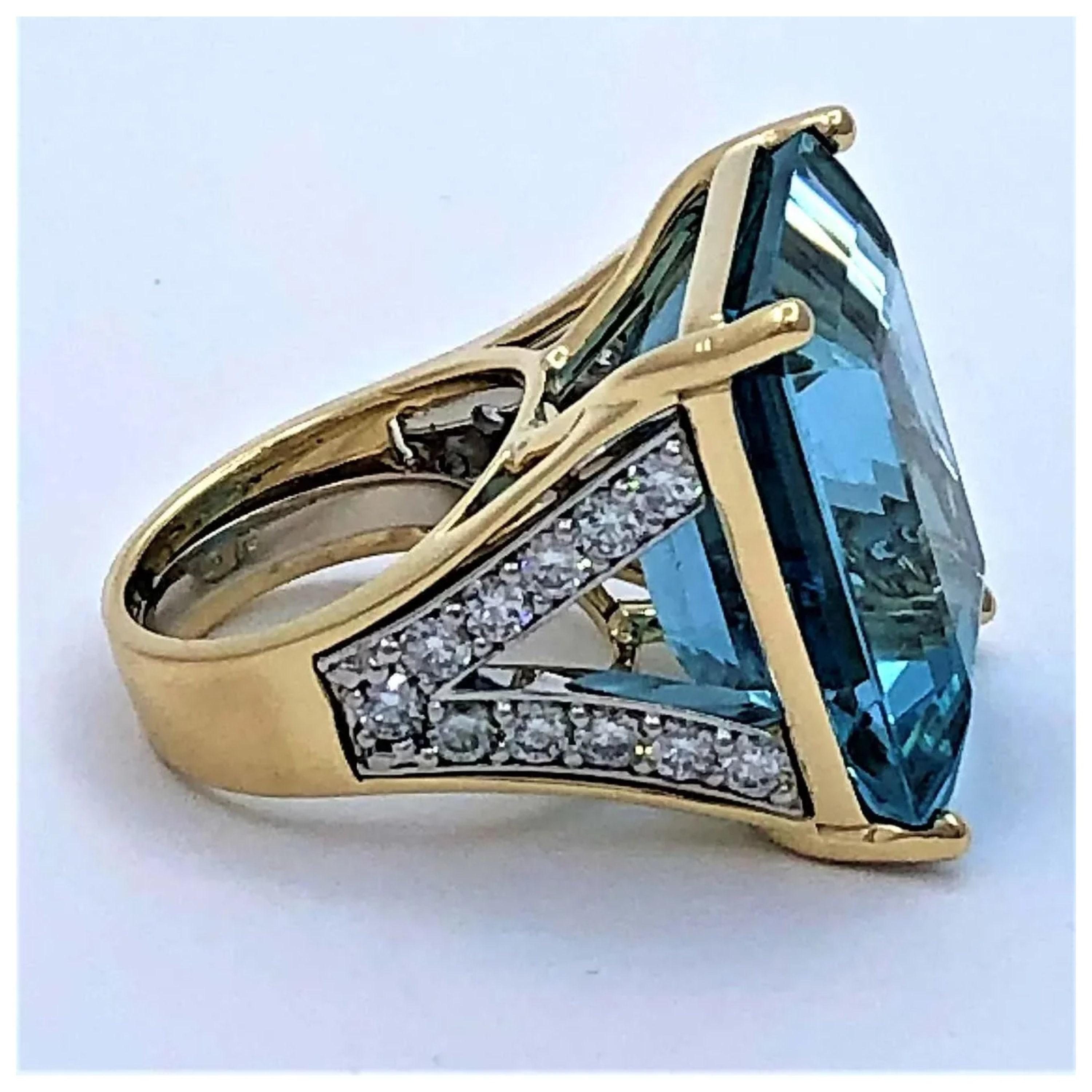 For Sale:  3.99 Carat Natural Emerald Cut Aquamarine Diamond Engagement Ring Cocktail Ring 2