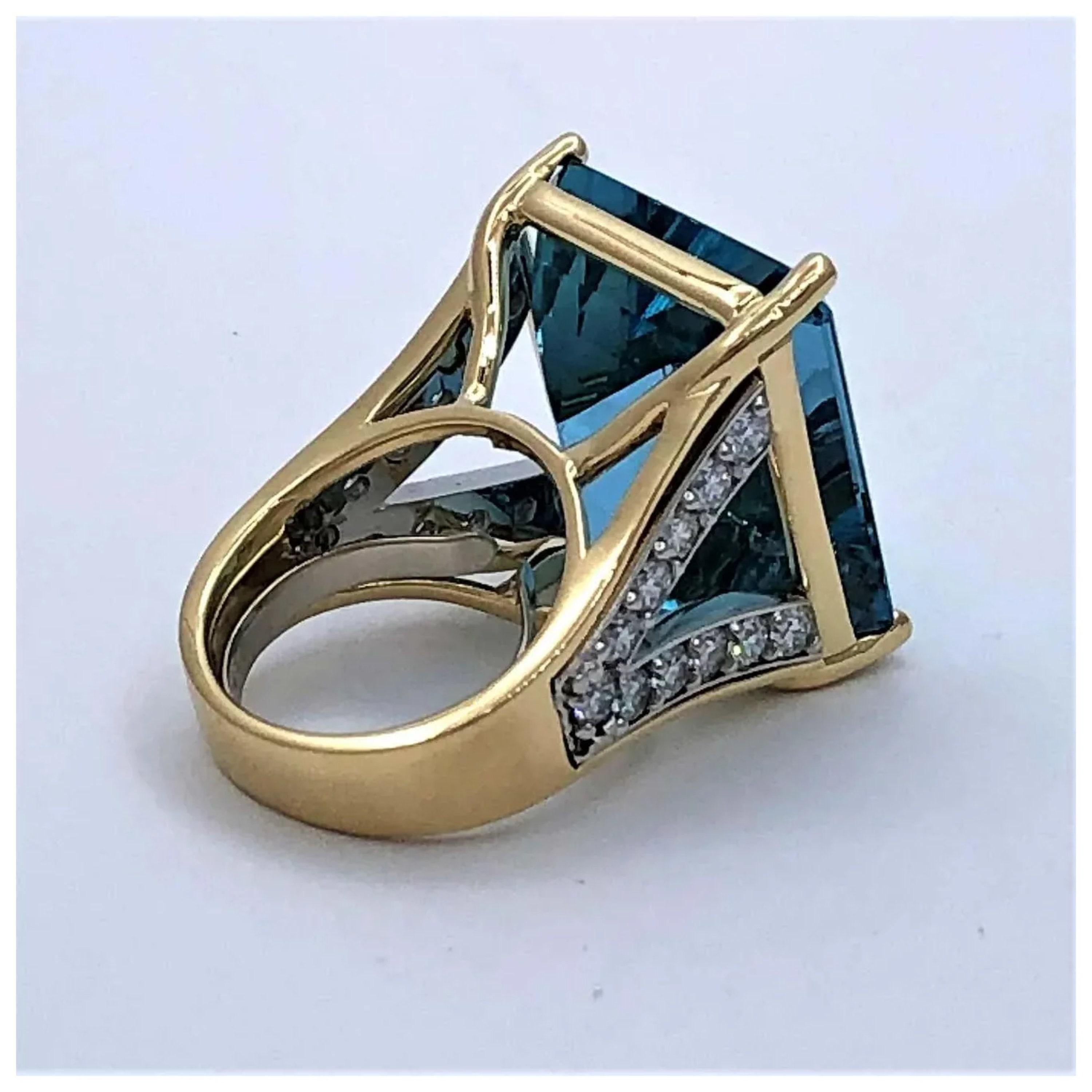 For Sale:  3.99 Carat Natural Emerald Cut Aquamarine Diamond Engagement Ring Cocktail Ring 3
