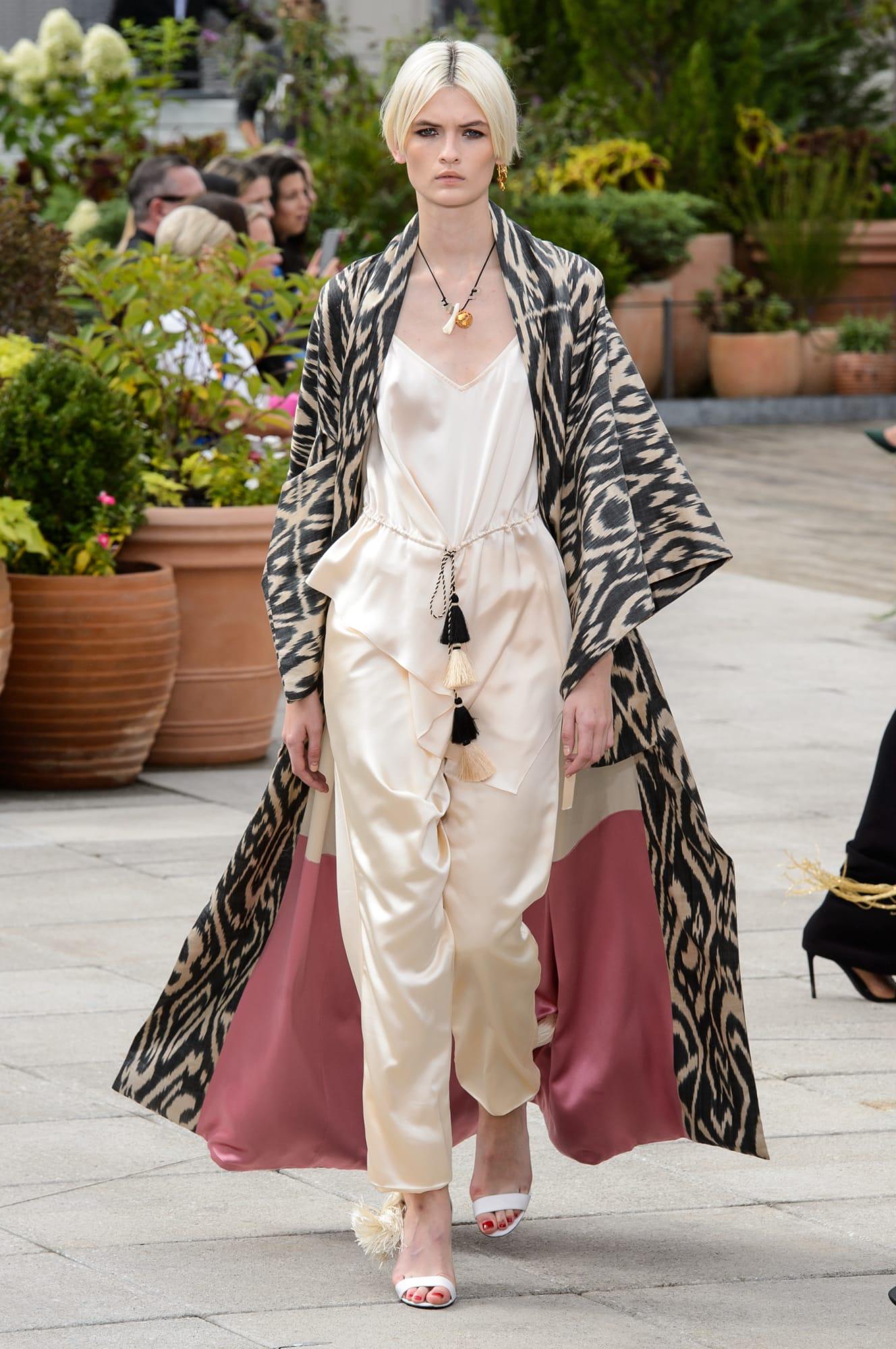 $3990 Neu mit Etiketten Oscar De La Renta Kimono-Mantel aus Seide im Angebot 8