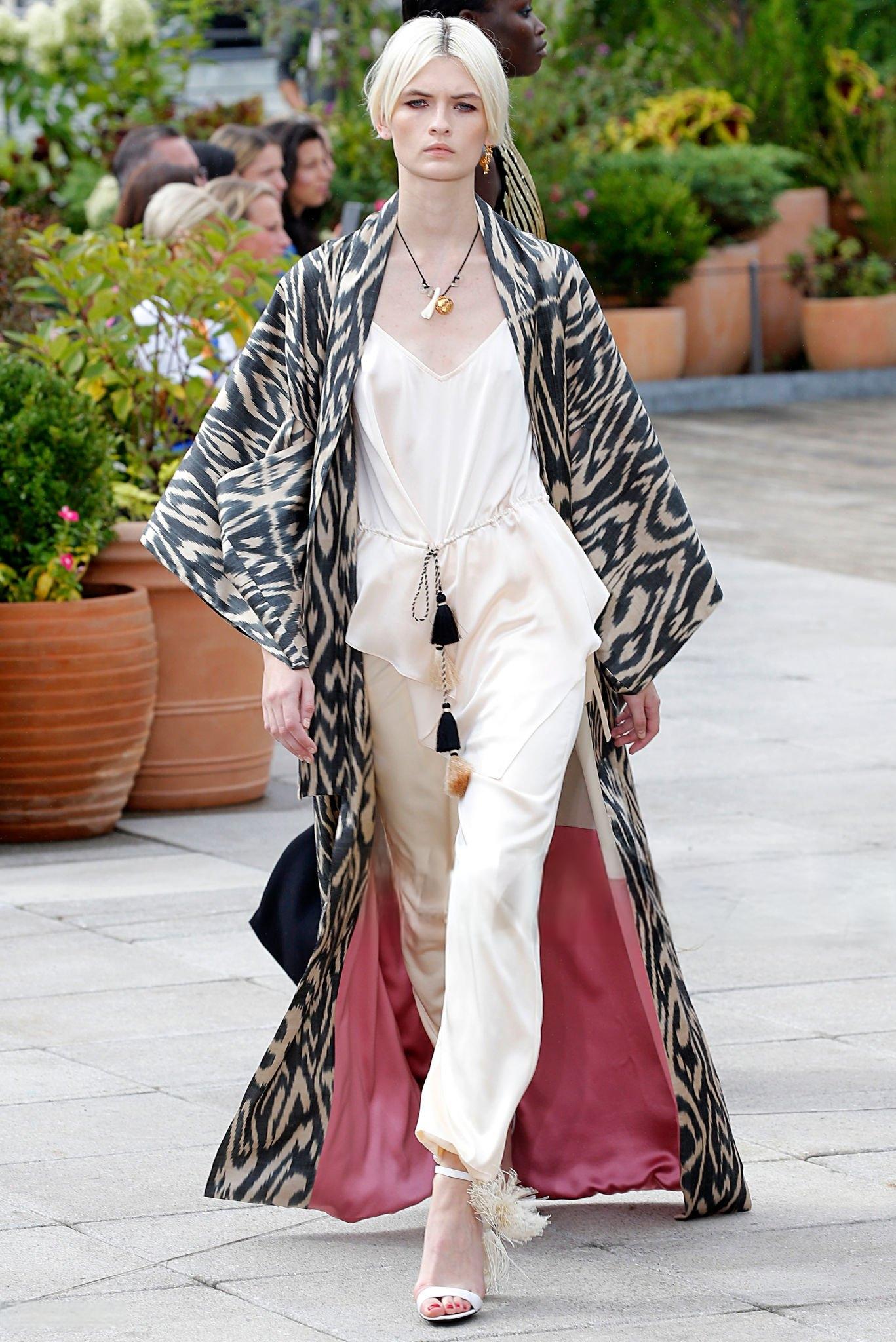 $3990 Neu mit Etiketten Oscar De La Renta Kimono-Mantel aus Seide im Angebot 10