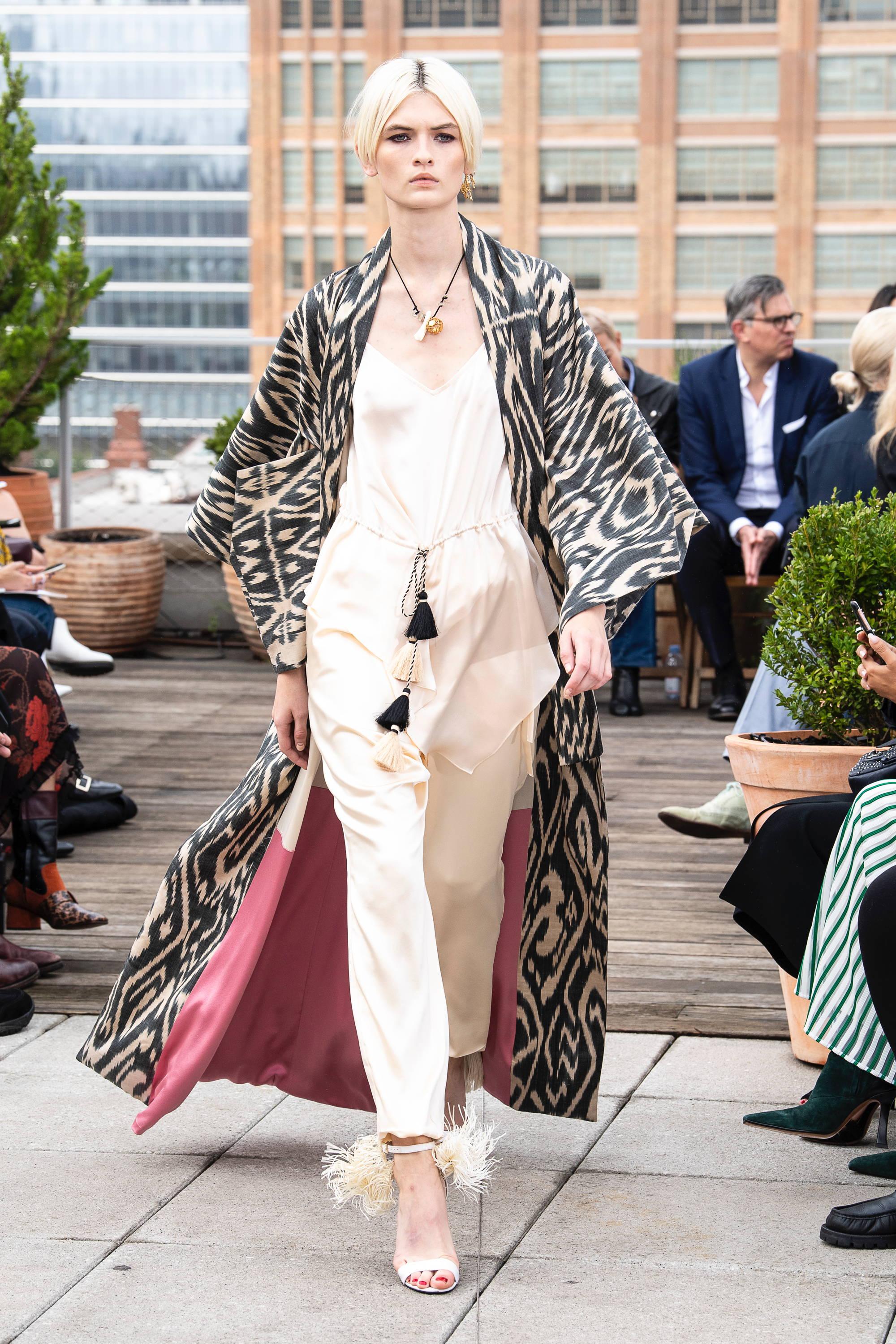 $3990 Neu mit Etiketten Oscar De La Renta Kimono-Mantel aus Seide im Angebot 5
