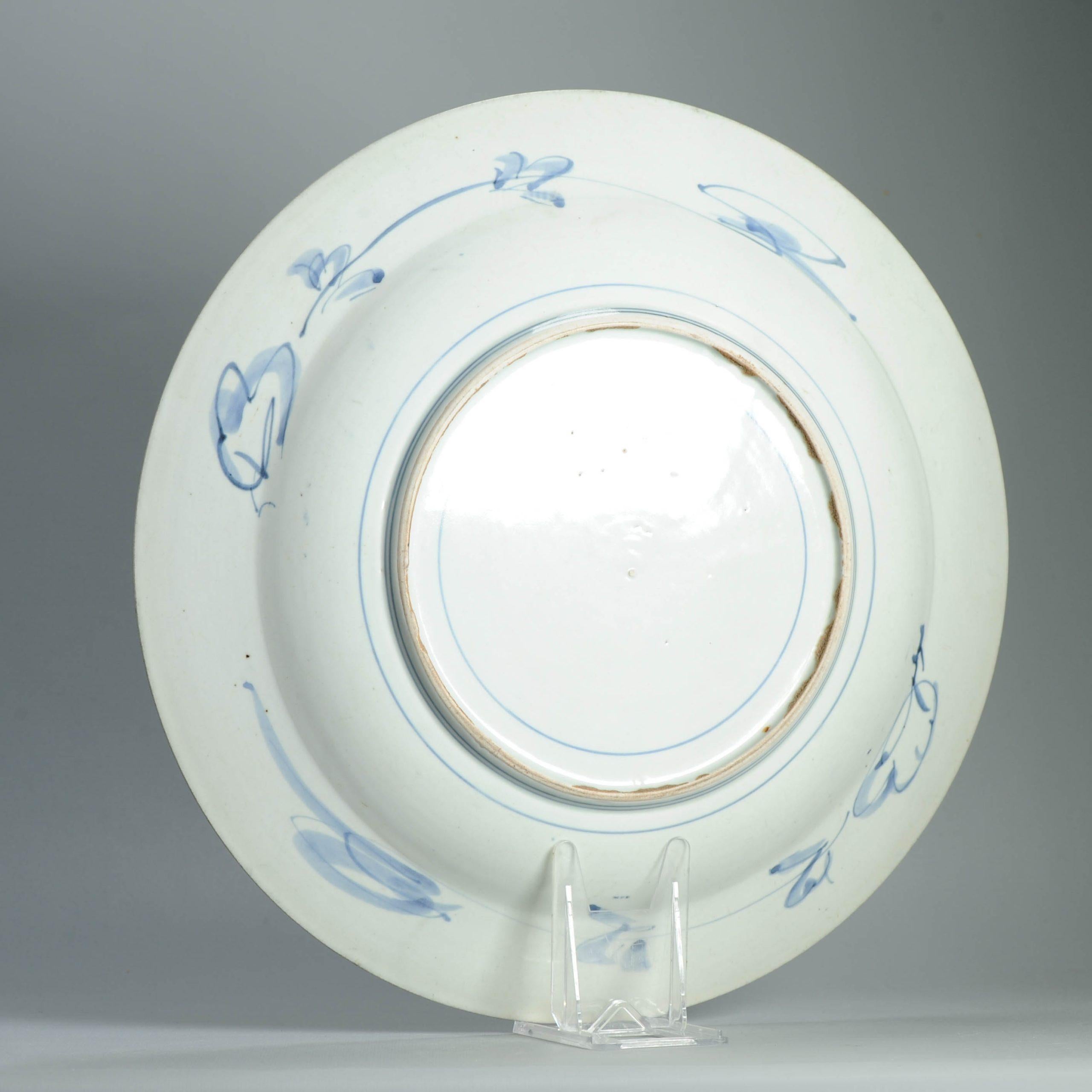 Descrizione
Condividiamo con te questo bellissimo esemplare del periodo Edo, 1680-1700. Con una scena floreale di giardino con uccelli nello stile dei pezzi del periodo cinese Wanli.

Non segnato alla base

La ceramica di Arita, nota anche come