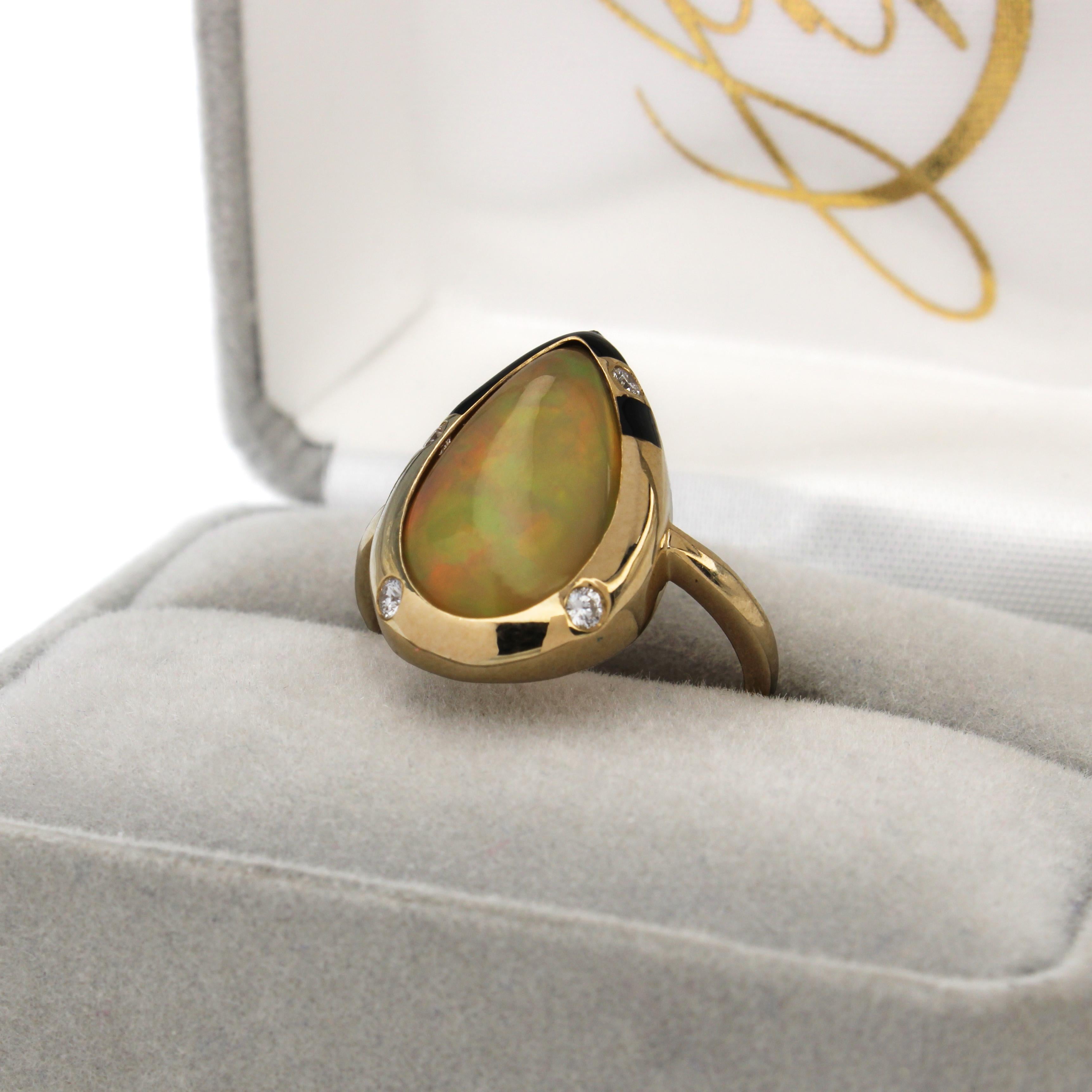 De las mujeres Anillo de ópalo etíope de 3,9 quilates con diamantes naturales y esmalte negro en oro macizo de 14 quilates en venta