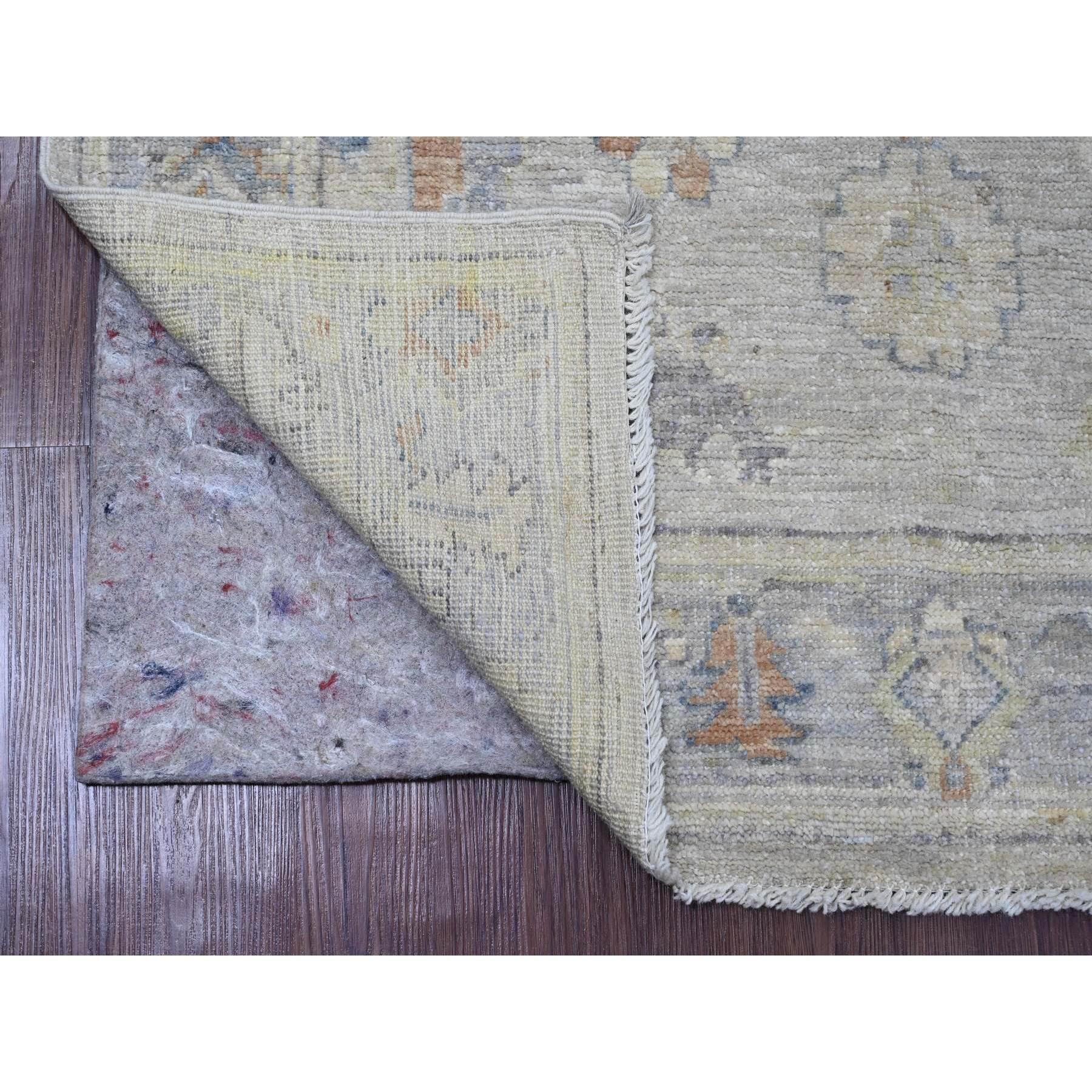 Laurel Green, Tappeto afgano di angora Oushak con disegno di foglie dai colori tenui, annodato a mano, tinture vegetali, pura lana, Runner, Tappeto orientale
Materiali primari: Lana
Lattice: No Pile 
altezza: 0,25 pollici
Stile: Di