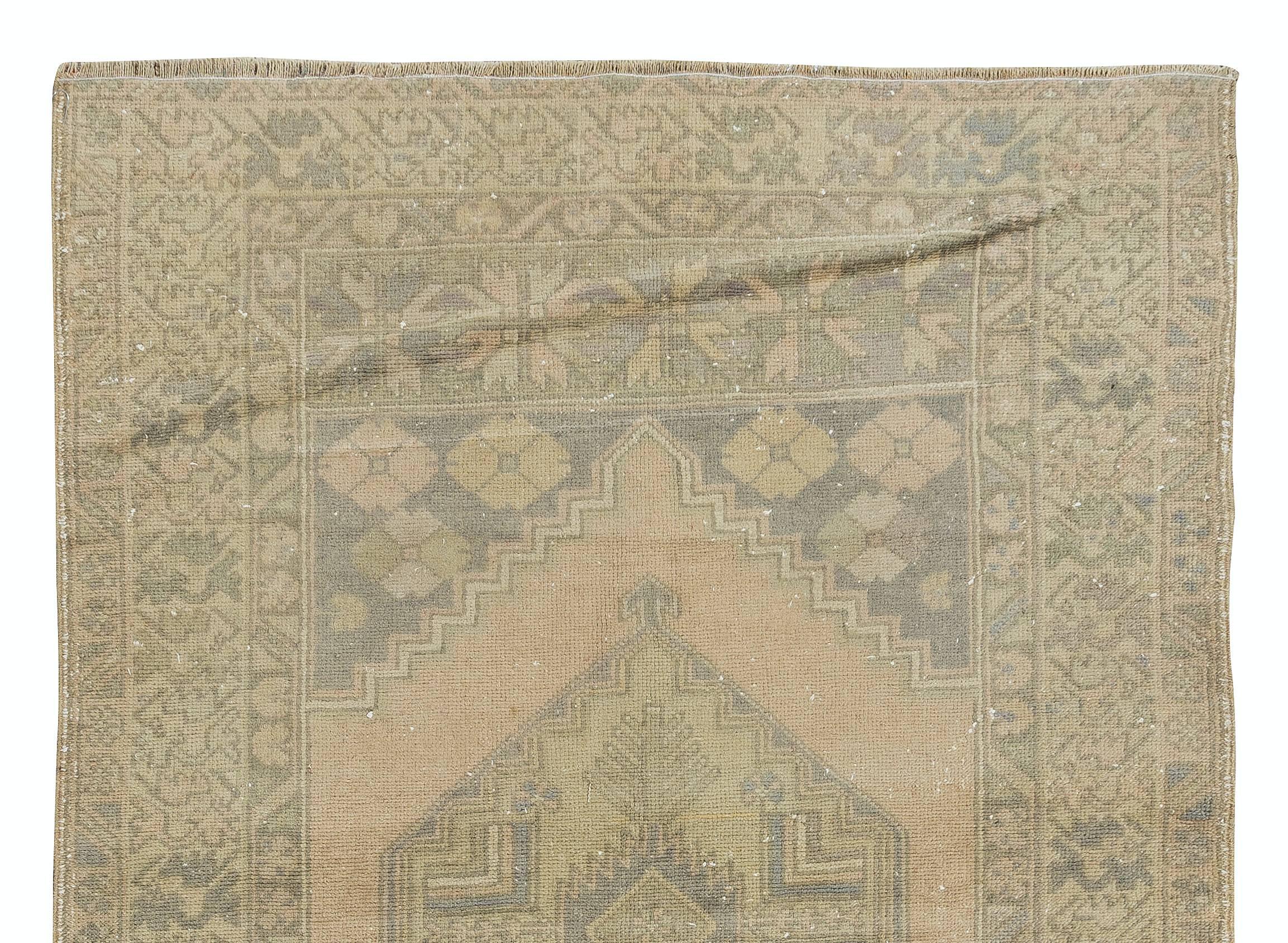 3.9x5.7 Ft Mid-Century Geometrischer Medaillon Design Handgefertigter Anatolischer Akzent-Teppich (Türkisch) im Angebot
