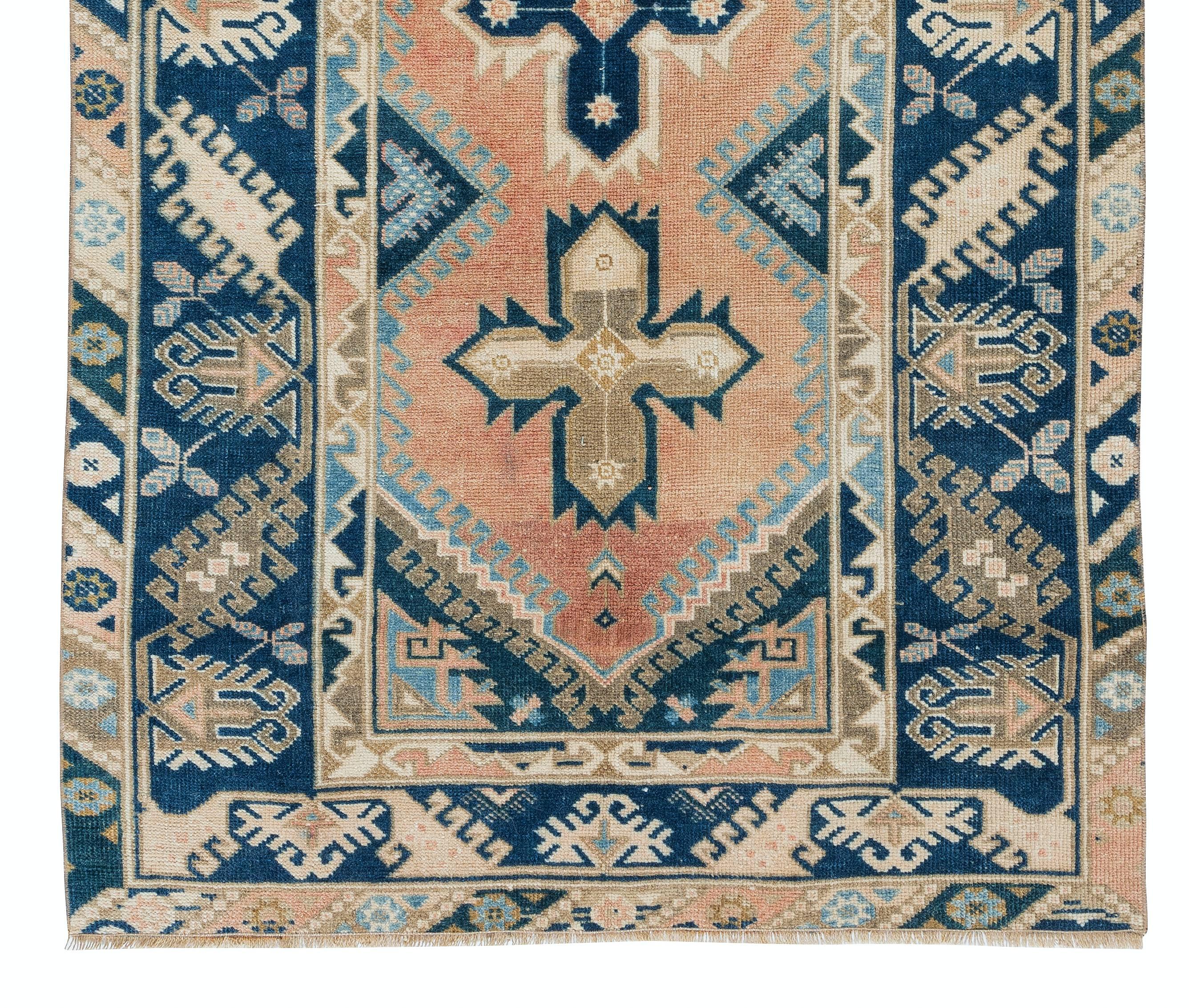 4x6.5 Ft Authentic Vintage Handmade Turkish Accent Rug for Home & Office Decor In Good Condition For Sale In Philadelphia, PA