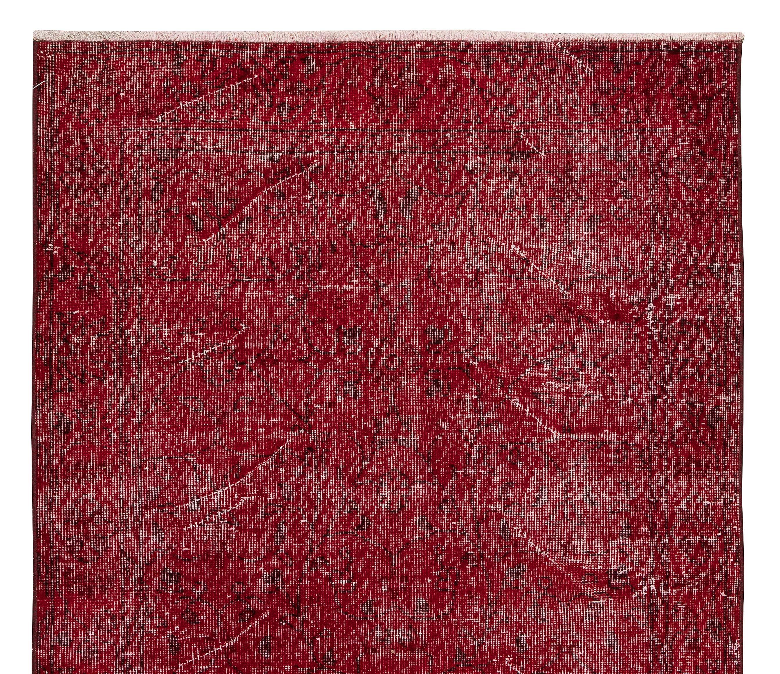 Turc 4x7 ft Home Decor Vintage Handmade Wool Red Over-Dyed Rug from Central Anatolia en vente