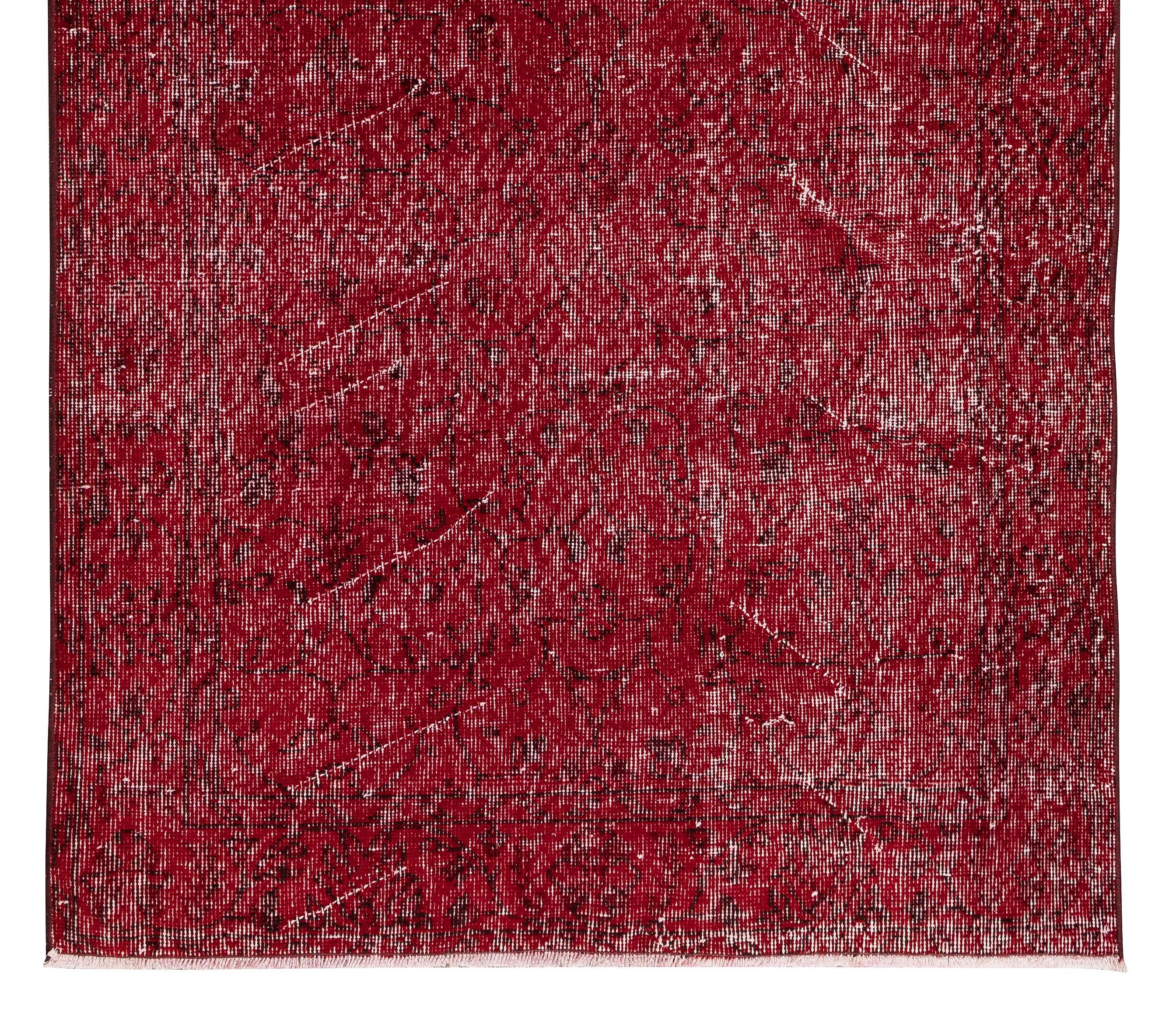 Noué à la main 4x7 ft Home Decor Vintage Handmade Wool Red Over-Dyed Rug from Central Anatolia en vente