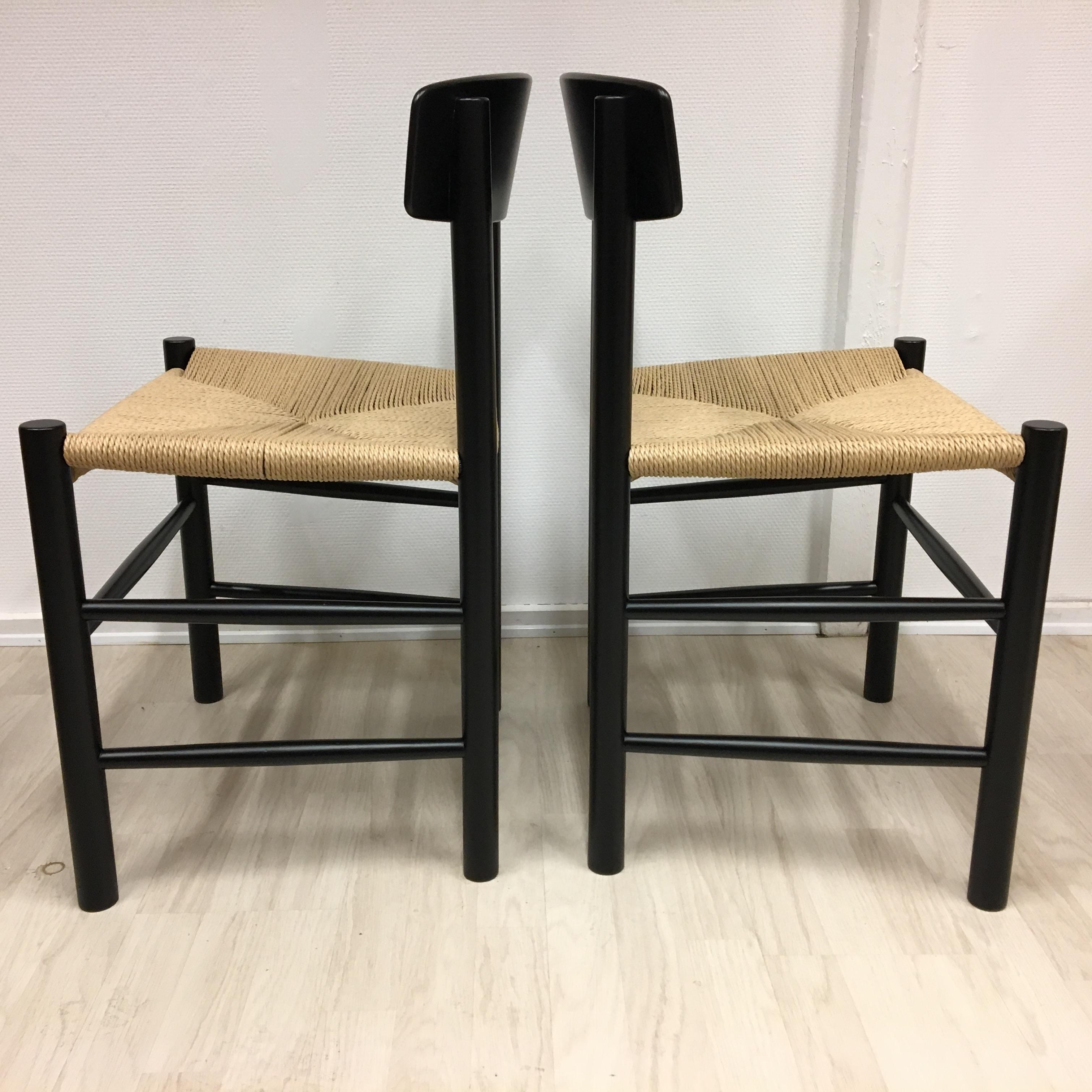 3Børge Mogensen 'Folkestole' Dining Chairs J39 Black Lacquer with New Paper Cord In Good Condition In Odense, Denmark