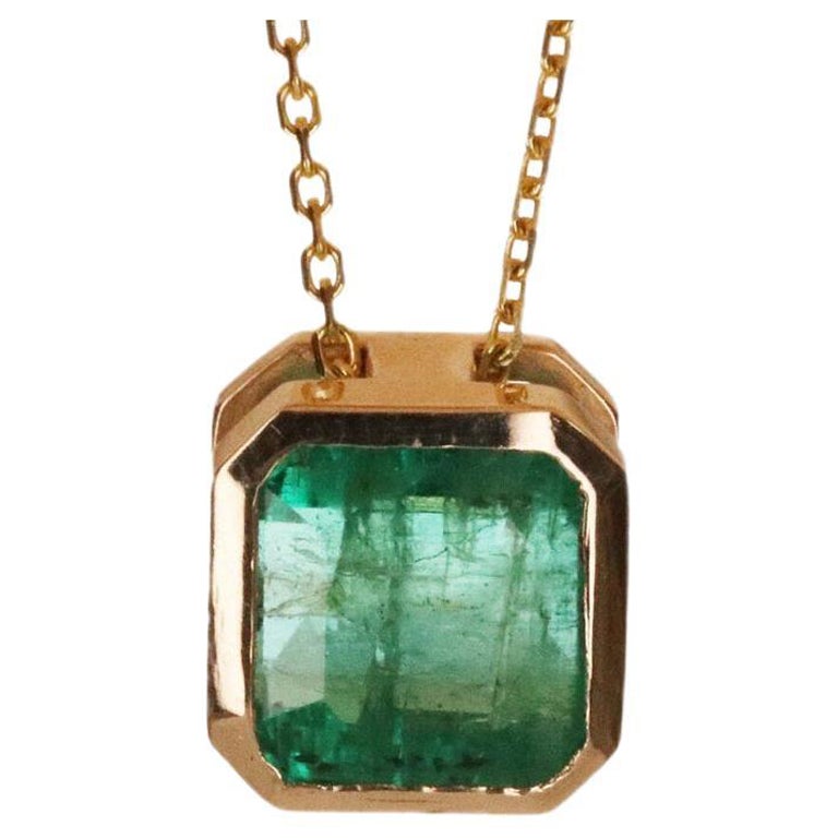 Pendentif solitaire 3ct 14K serti d'émeraudes et d'émeraudes taillées en vente