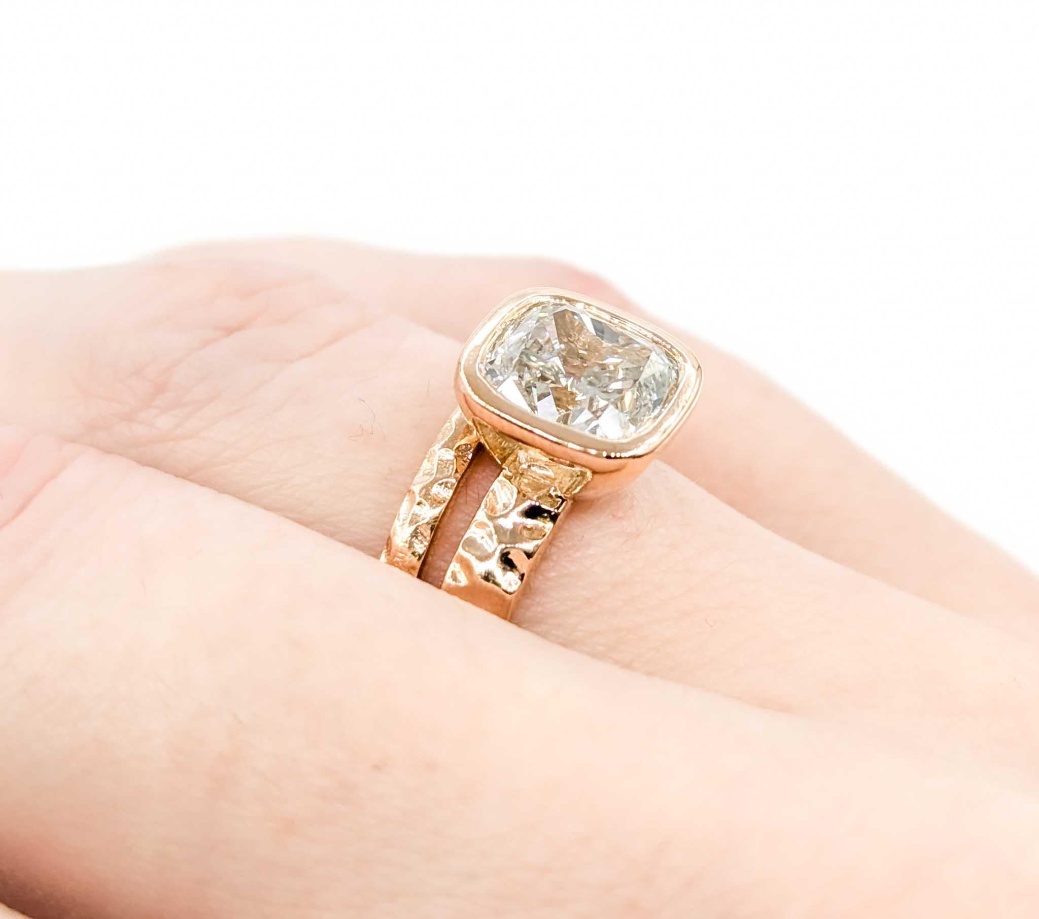 Hammered Engagement Ring Set in 14k Rose Gold

This beautiful diamond engagement ring set is crafted in 14k rose gold and features a 3.01ct GIA-certified diamond, with a bezel setting that offers a sleek and modern look. The set has a beautiful