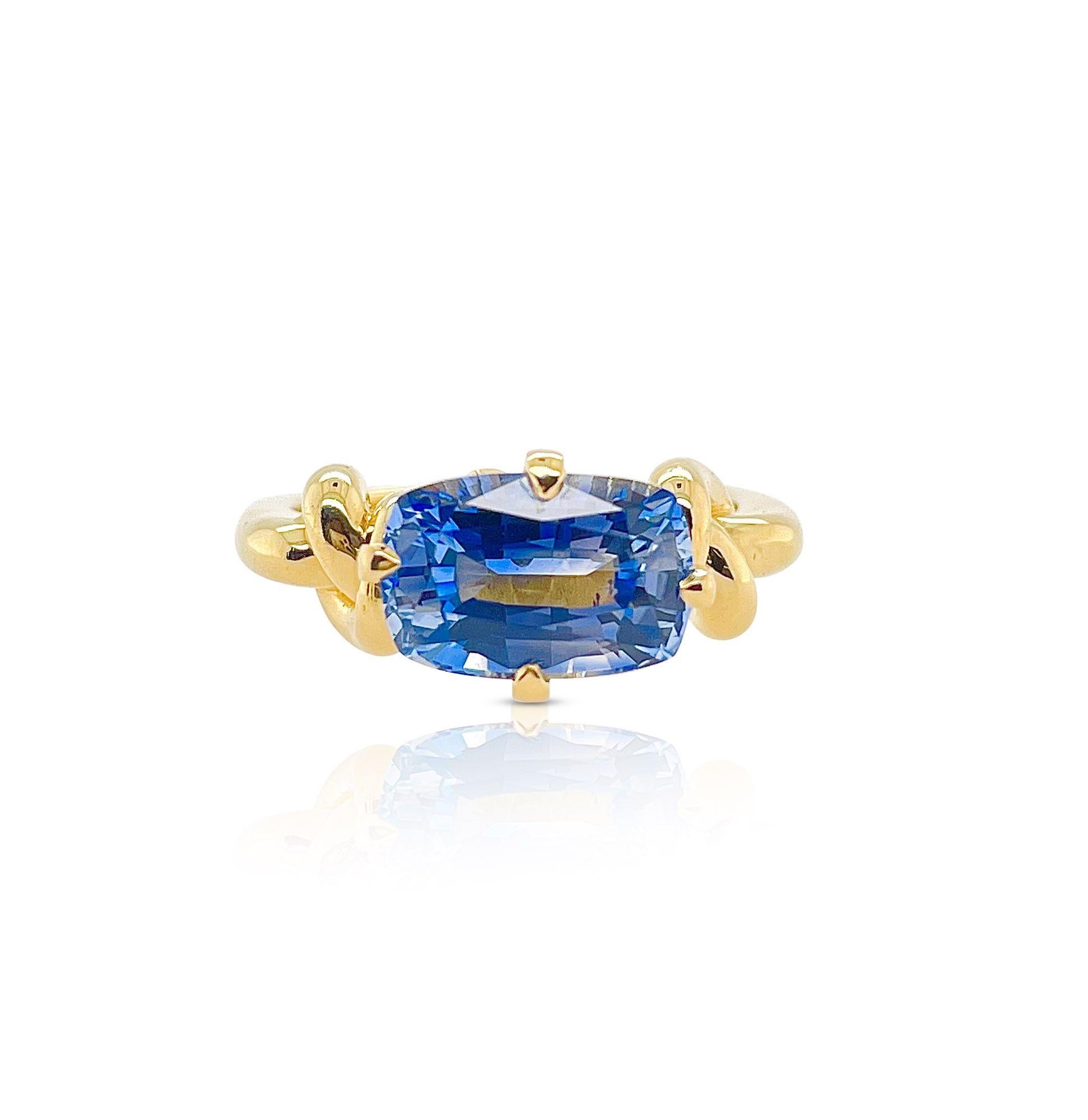 En vente :  Bague à nœud Forget Me en or jaune 18 carats avec saphir bleu de Ceylan de 3 carats, taille coussin 15