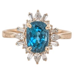 3 Karat Blauer Zirkon-Ring mit Steinmetz-Diamanten aus massivem 14 Karat Gelbgold Oval 8x6 mm