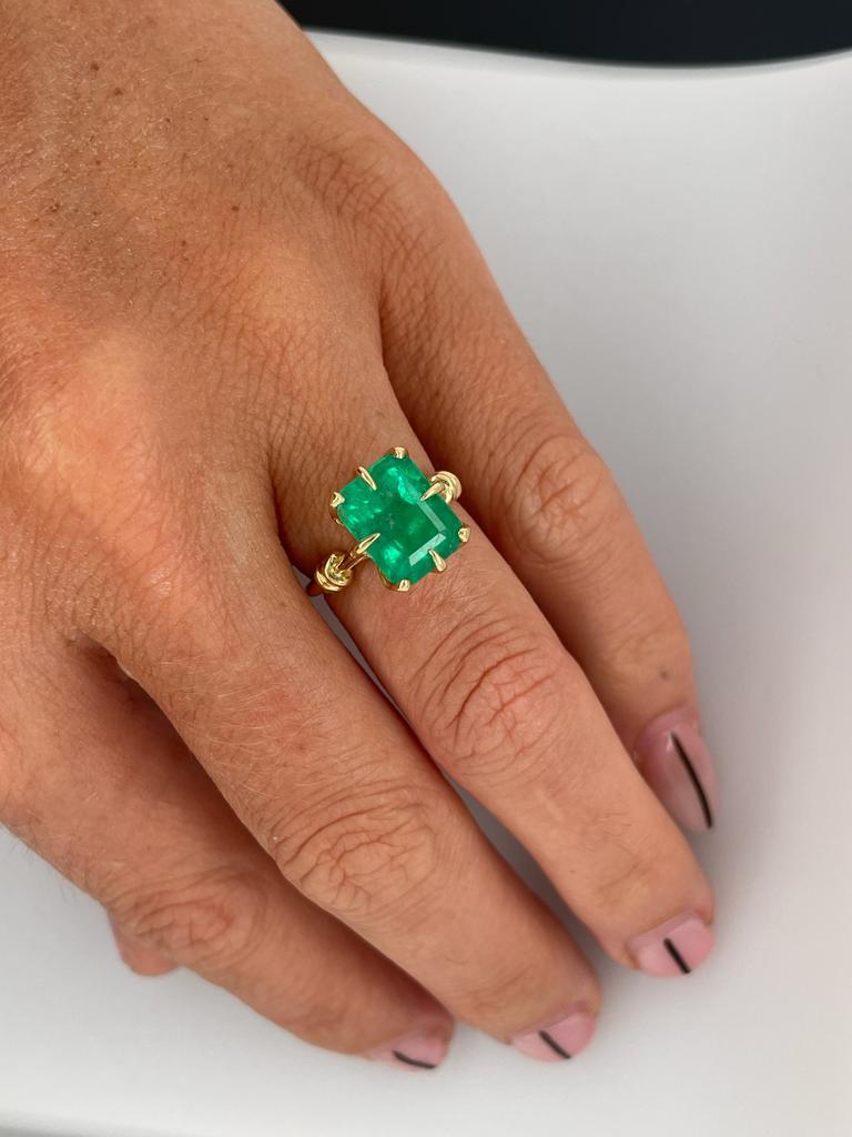 For Sale:  3ct Columbian Emerald Solitaire Ring in 18ct Yellow Gold and Diamond 9